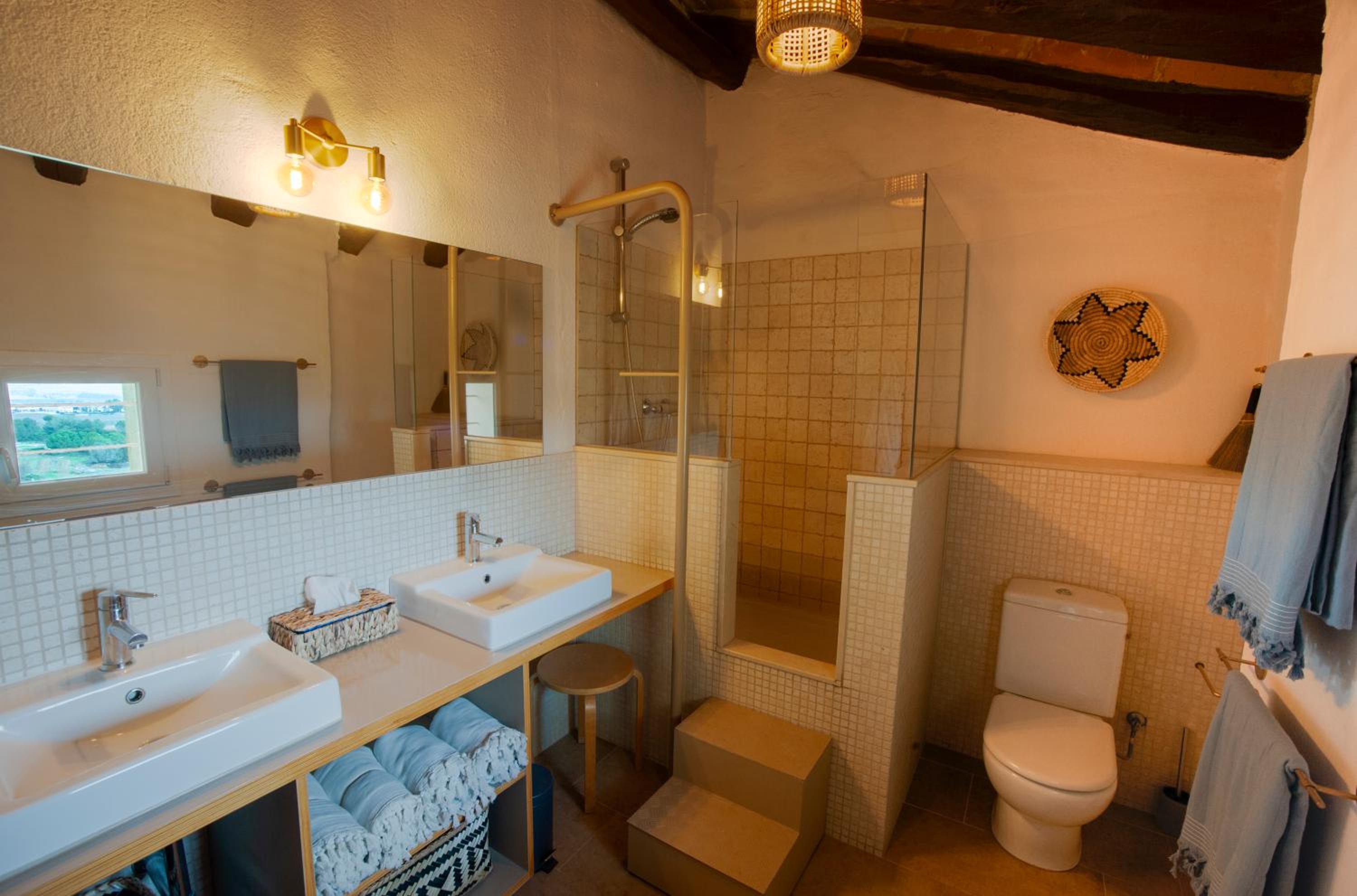 Deluxe King Room - Photo 5
