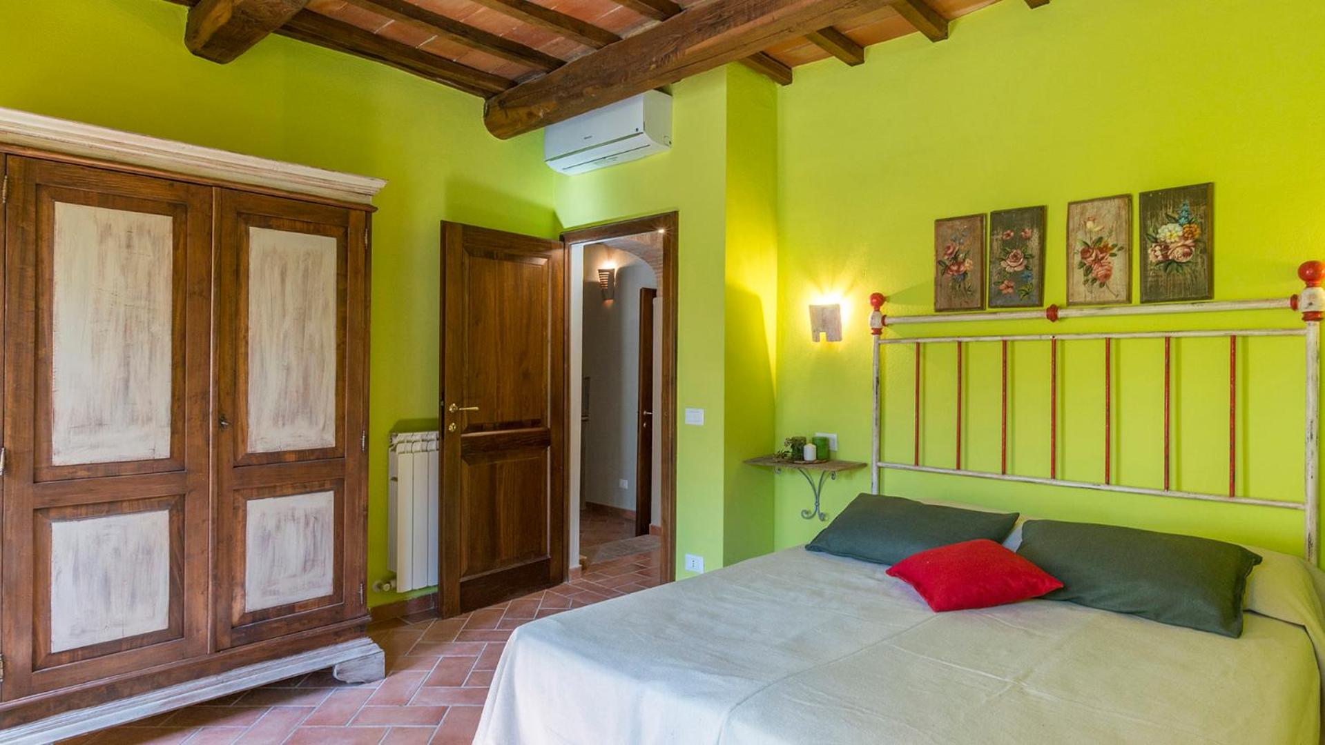 Six-Bedroom Villa  photo 1