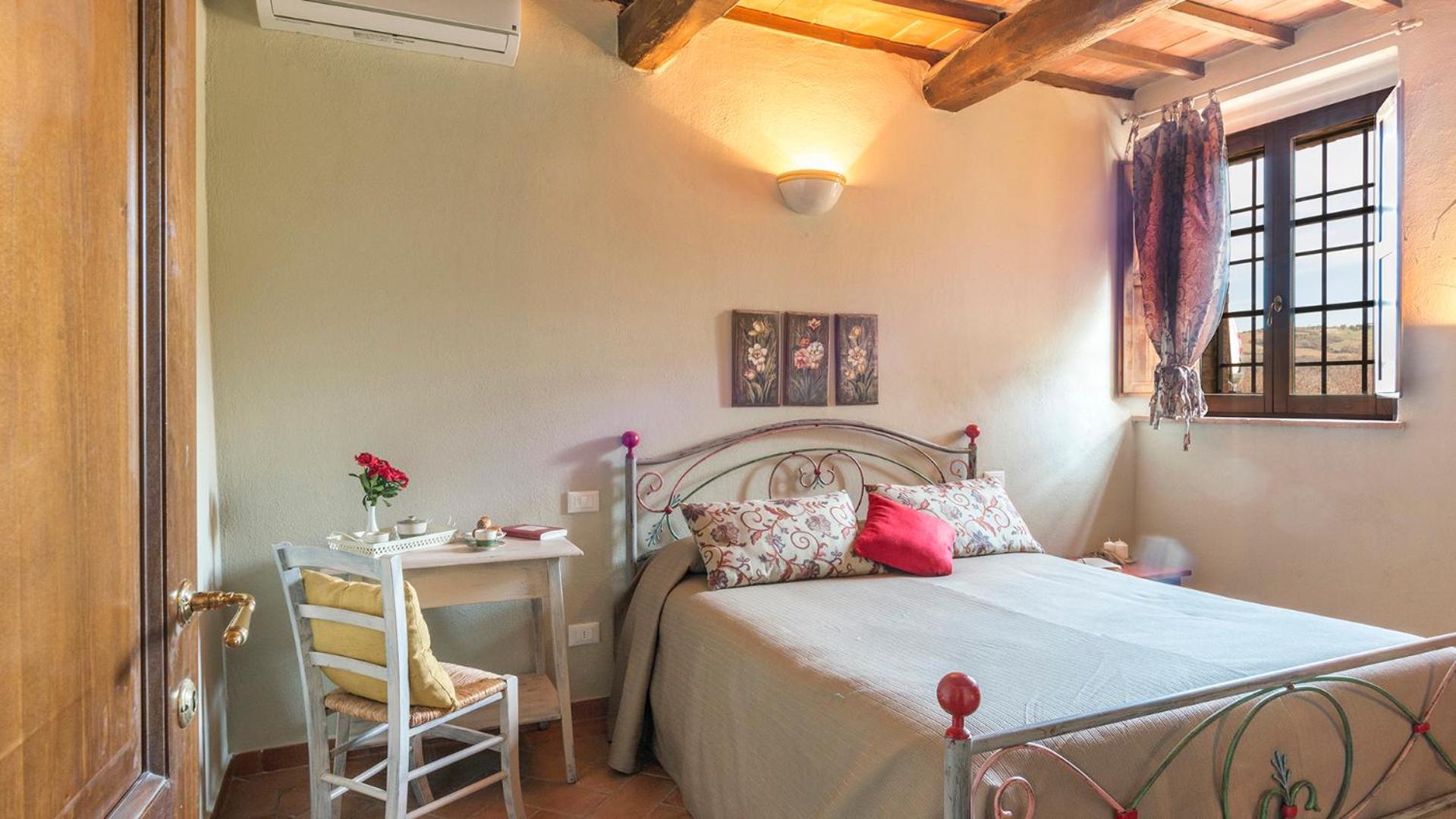 Six-Bedroom Villa  photo 2