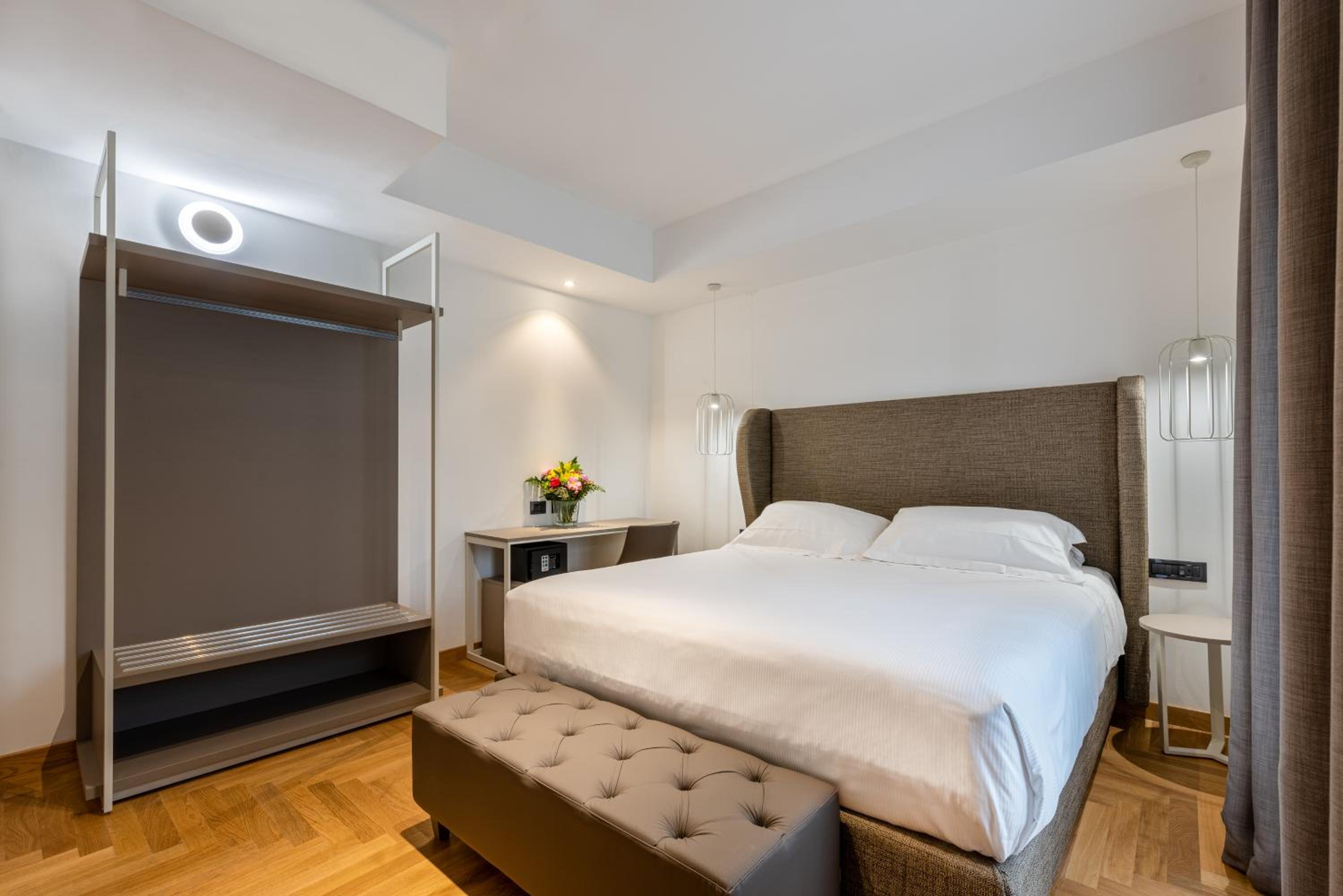 Standard Room with One Double Bed or Two Single Bed Internal view thumbnail 6