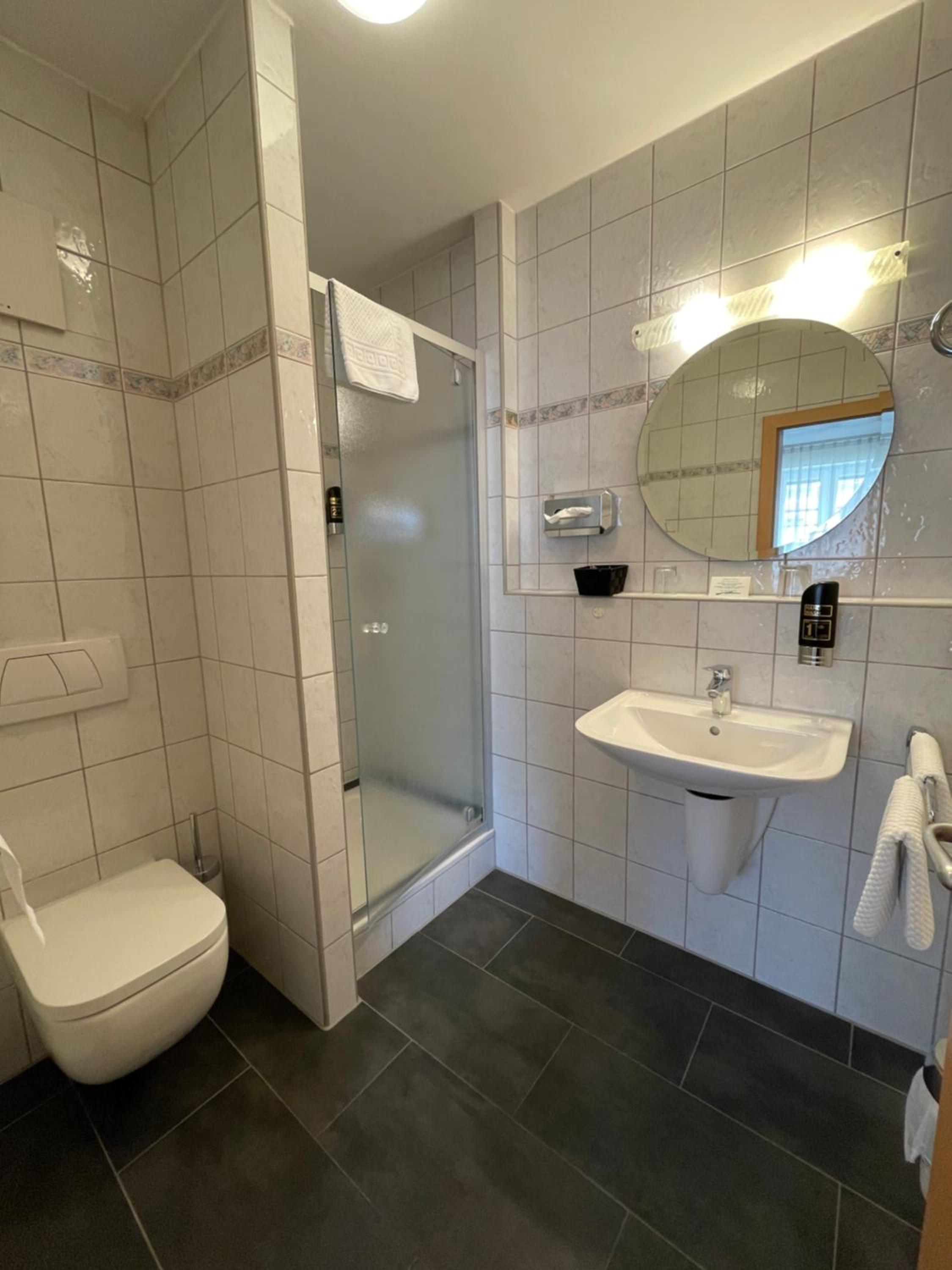 Double or Twin Room - Photo 5