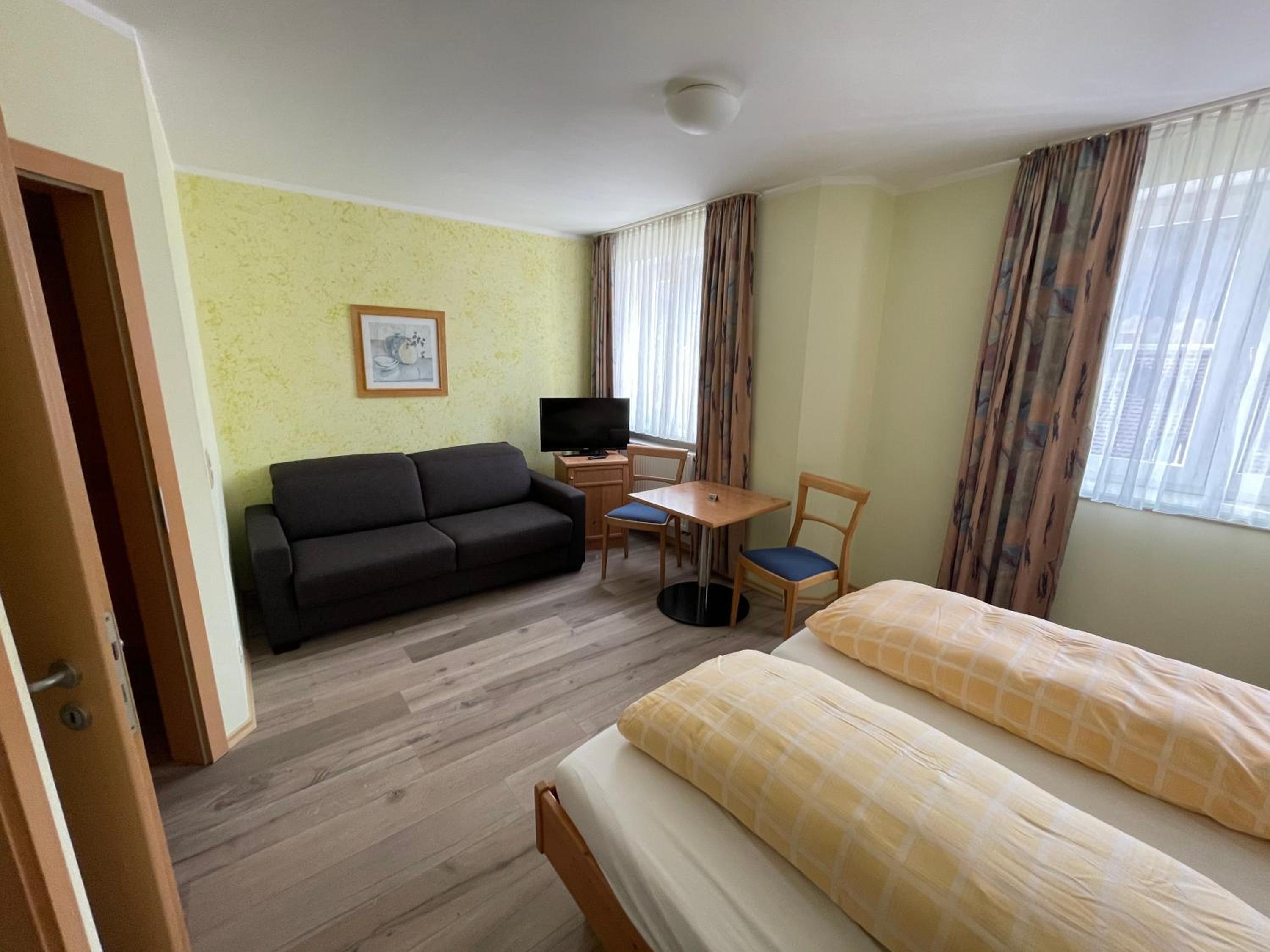 Double or Twin Room - Photo 3
