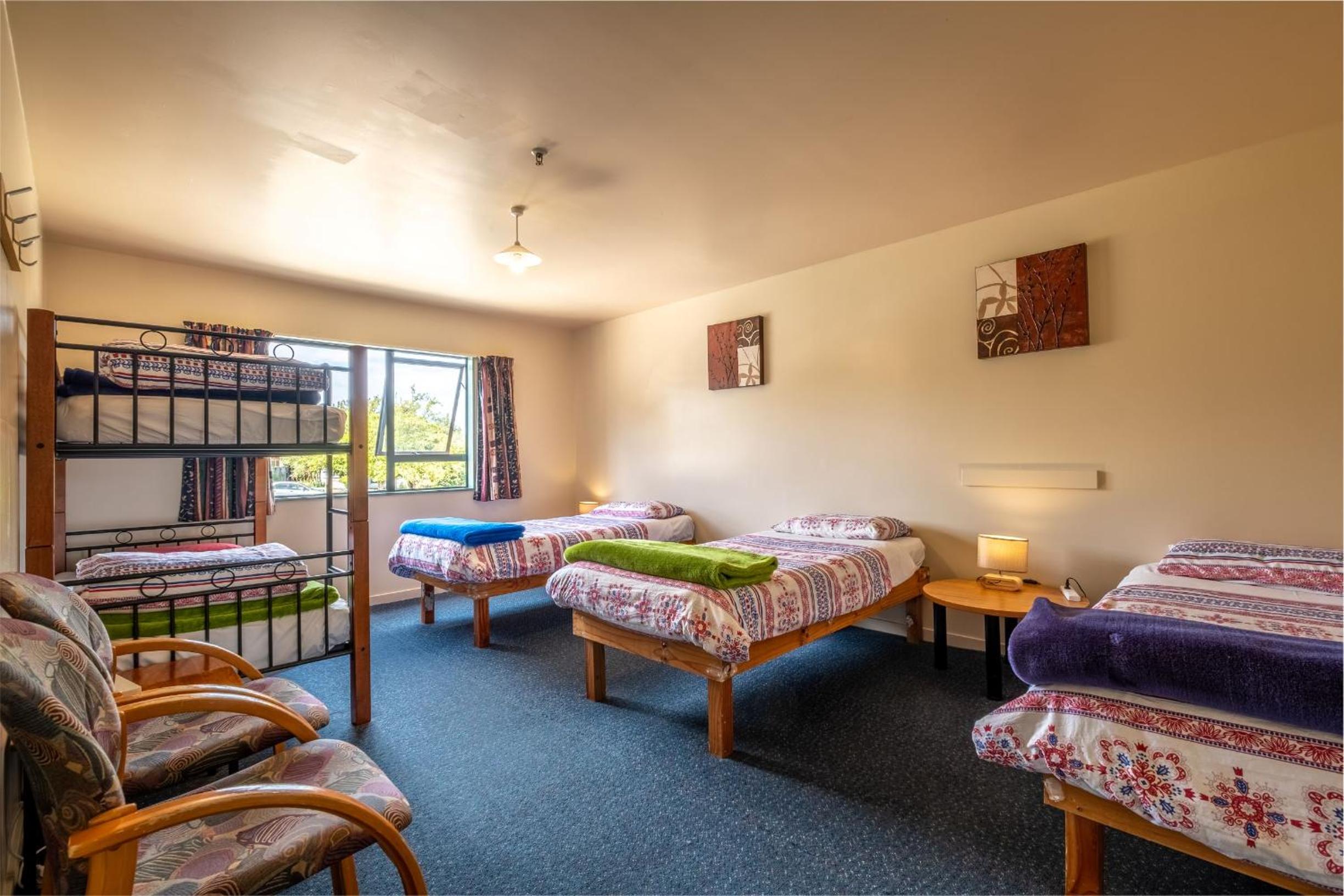 Bed in 5-Bed Mixed Dormitory Room photo 2
