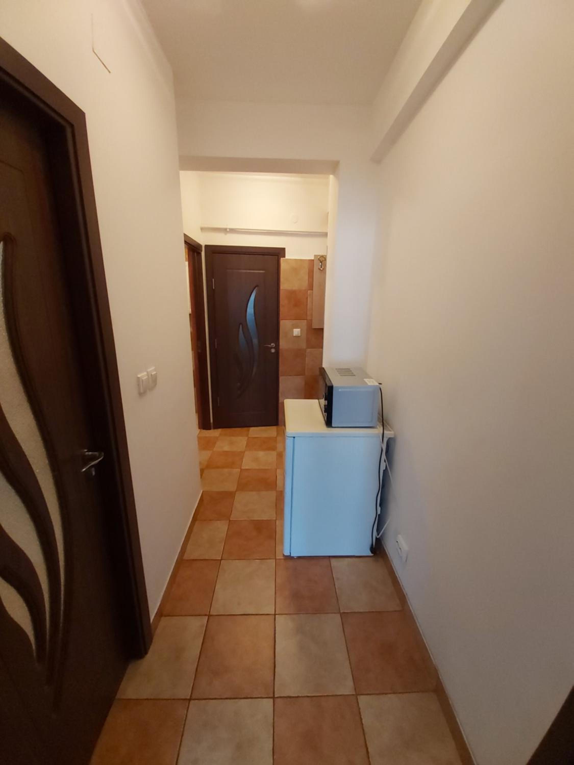 One-Bedroom Apartment - Photo 2