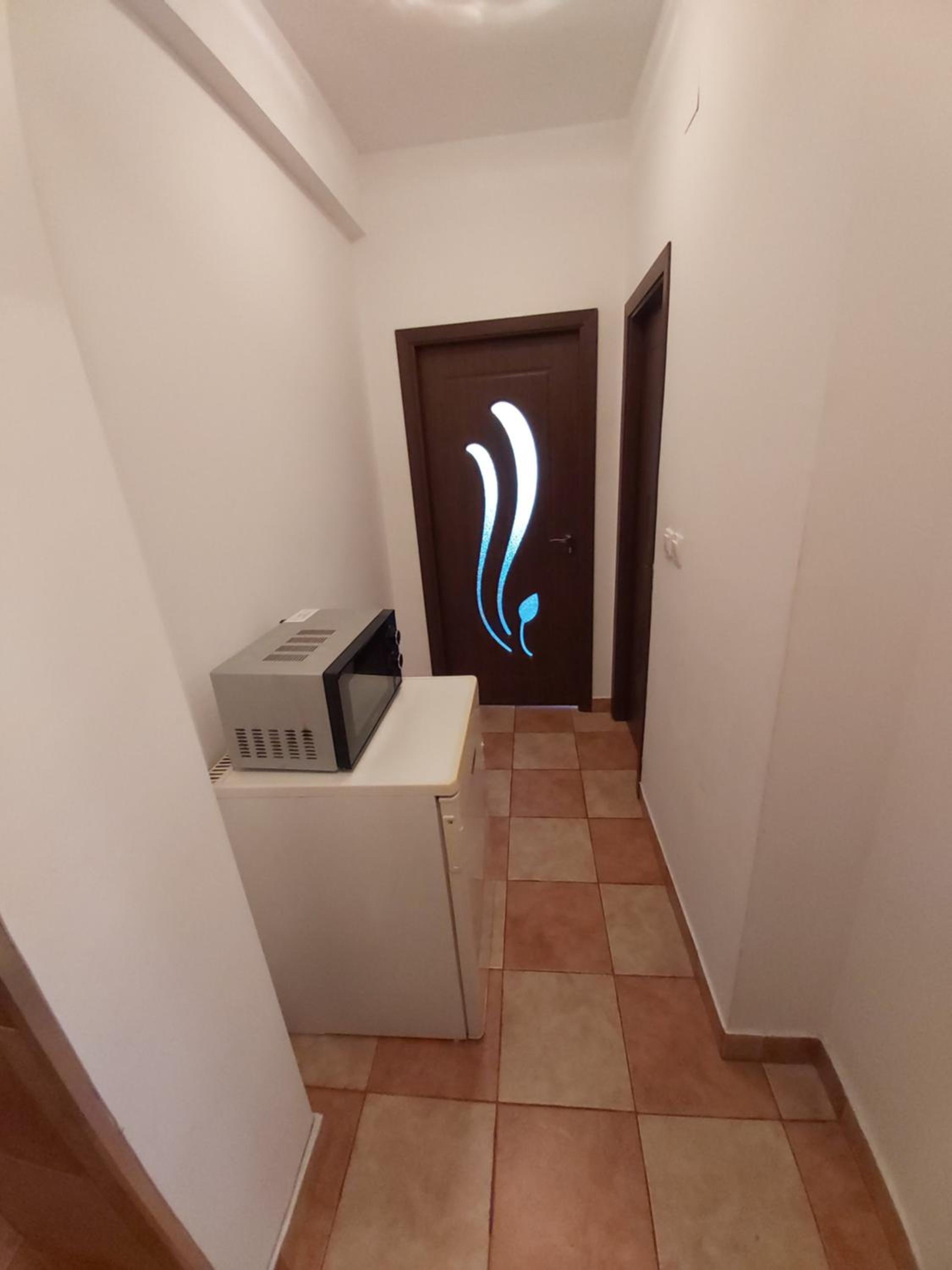 One-Bedroom Apartment - Photo 3
