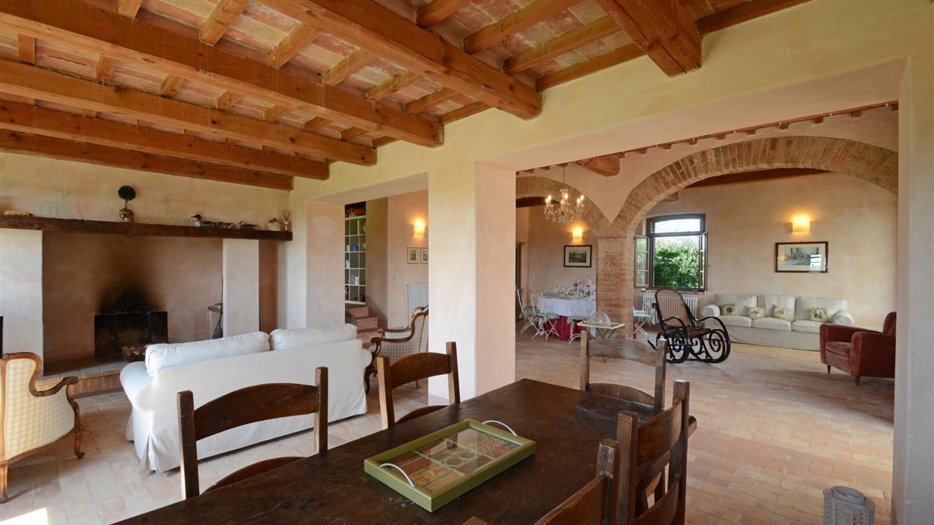Five-Bedroom Villa photo 1