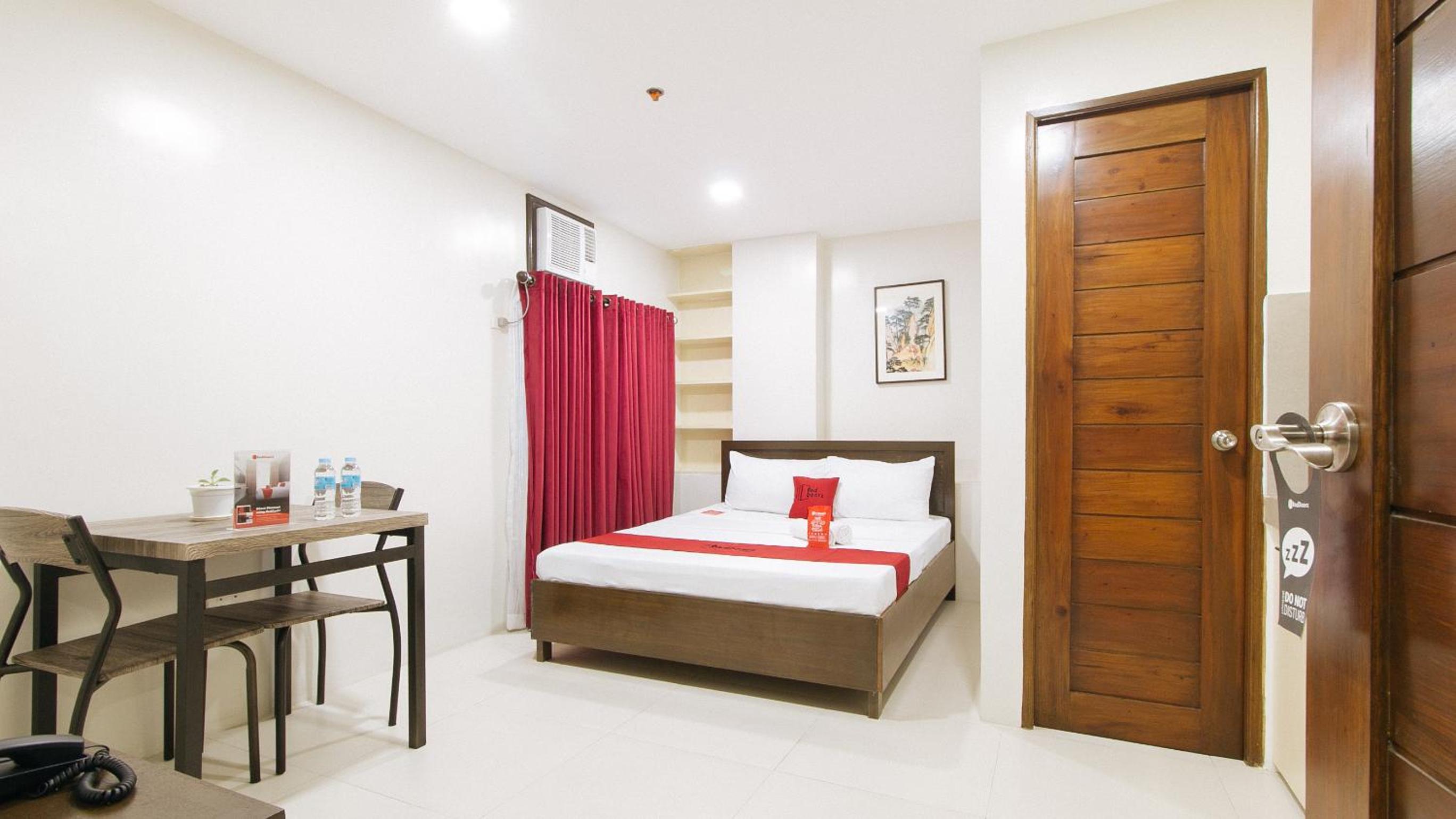 Executive Suite - Photo 1