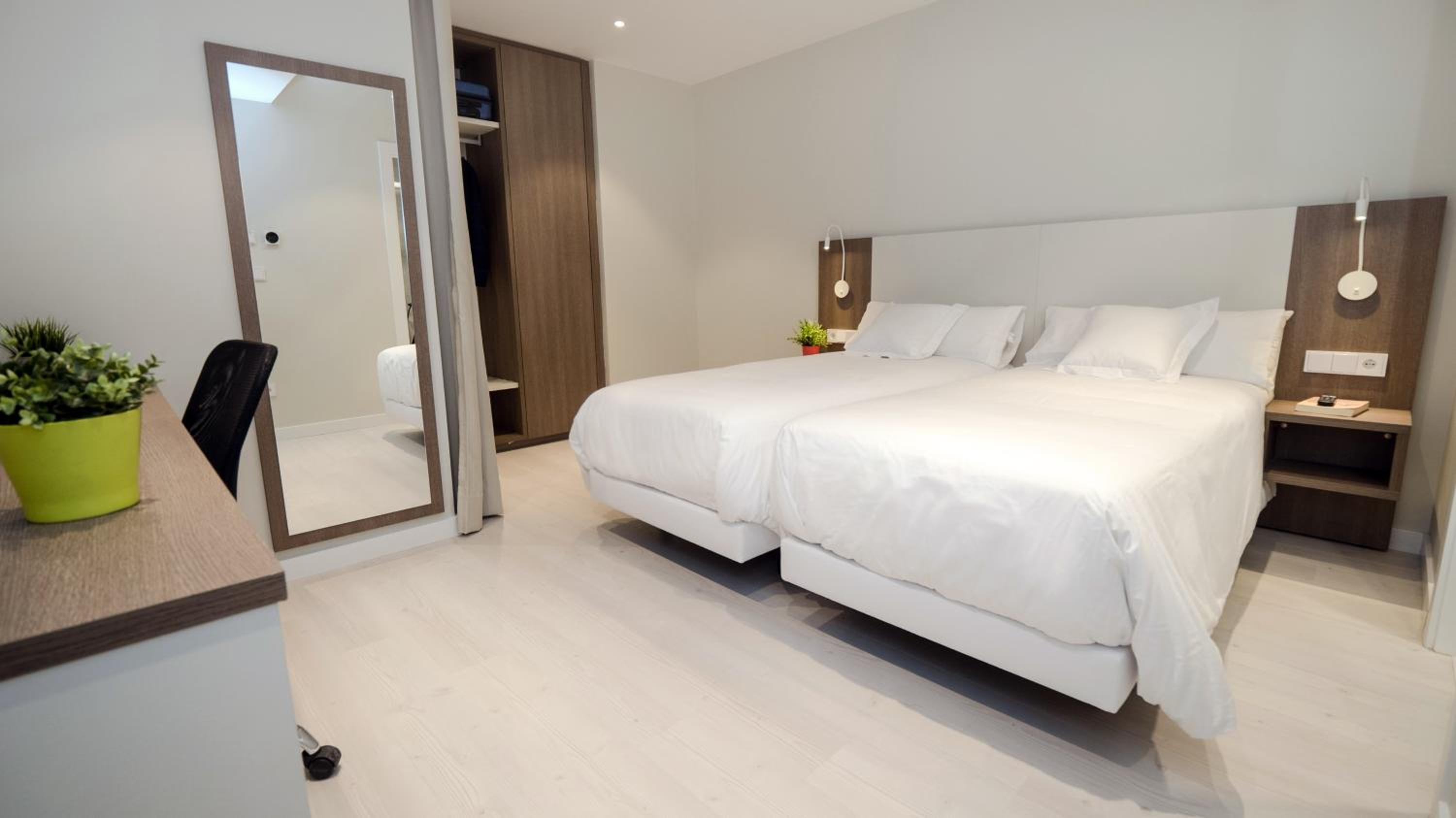 Interior Double or Twin Room - Photo 9