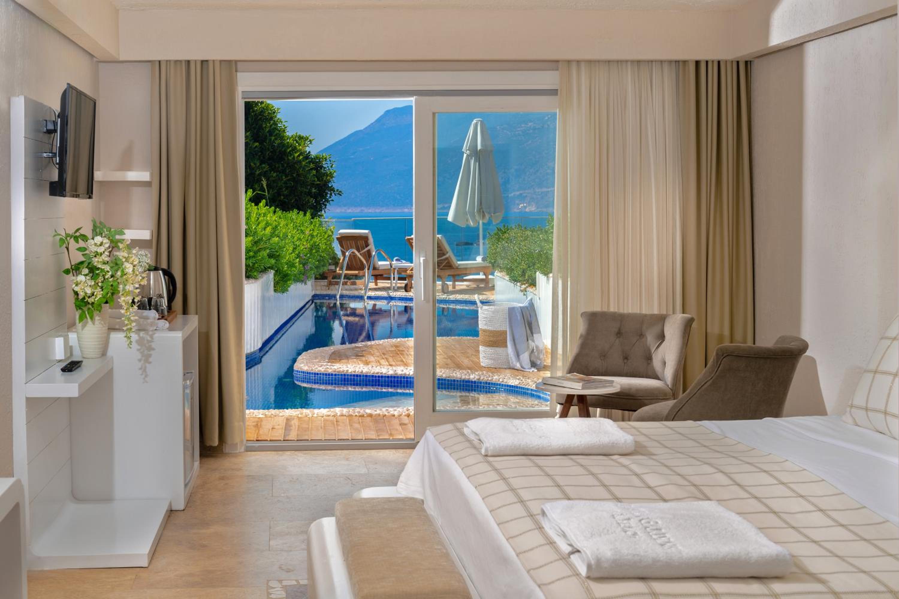 Deluxe Double Room with Sea View - Photo 2