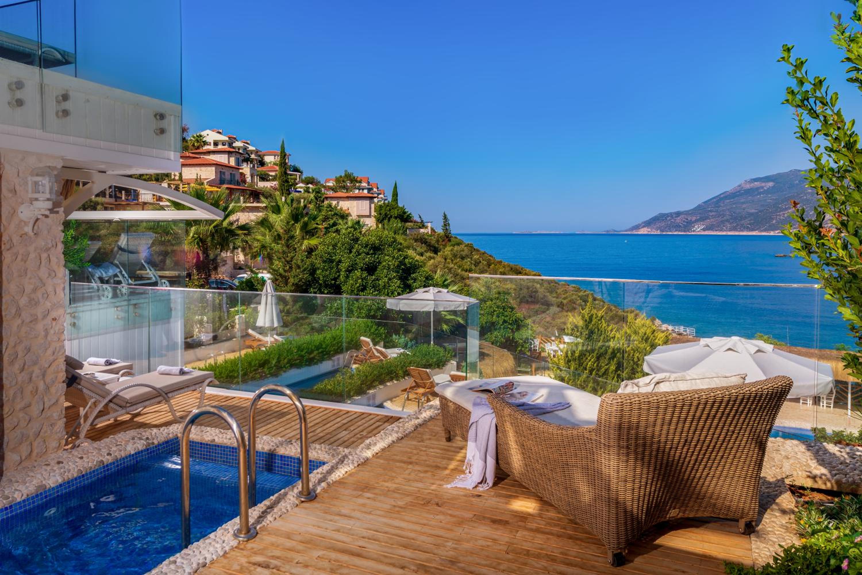 Deluxe Double Room with Sea View - Photo 5