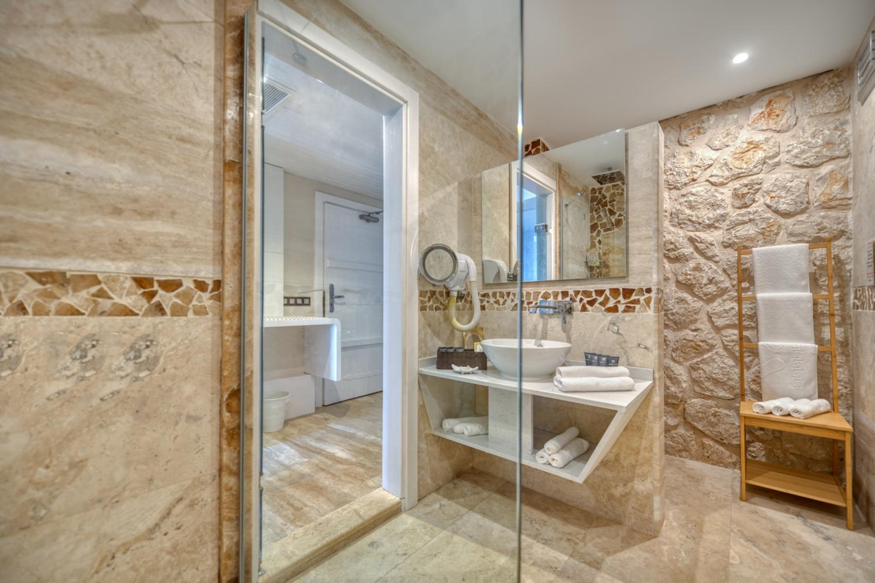 Junior Suite with Private Pool photo 2