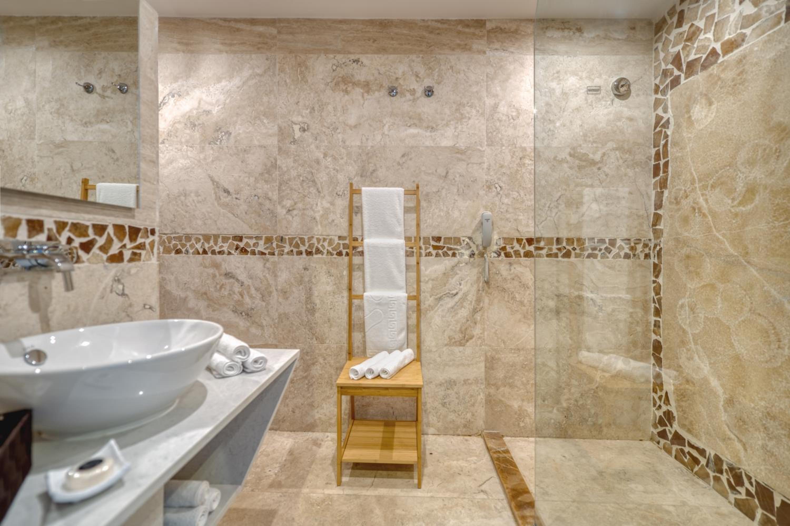 Junior Suite with Private Pool photo 3