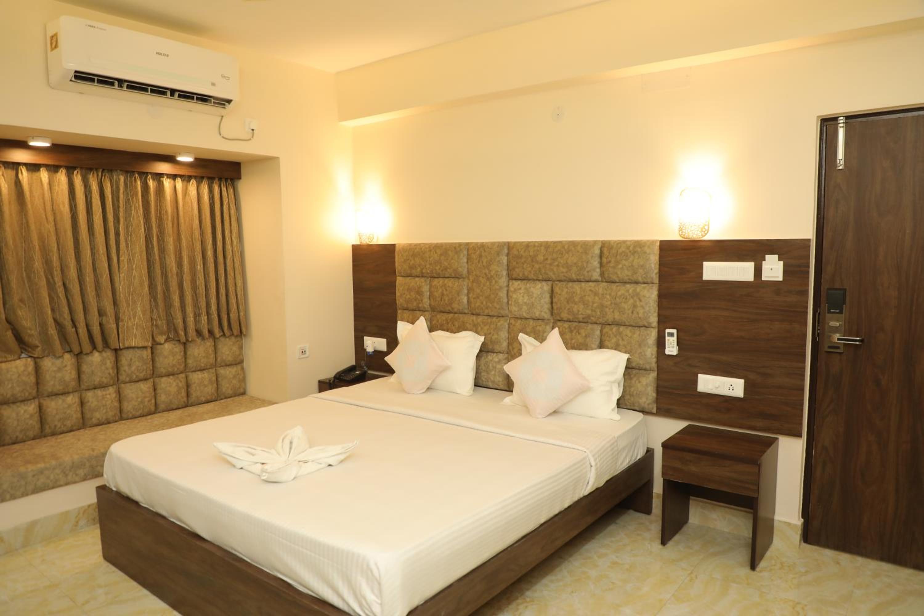 Deluxe Room - Photo 7