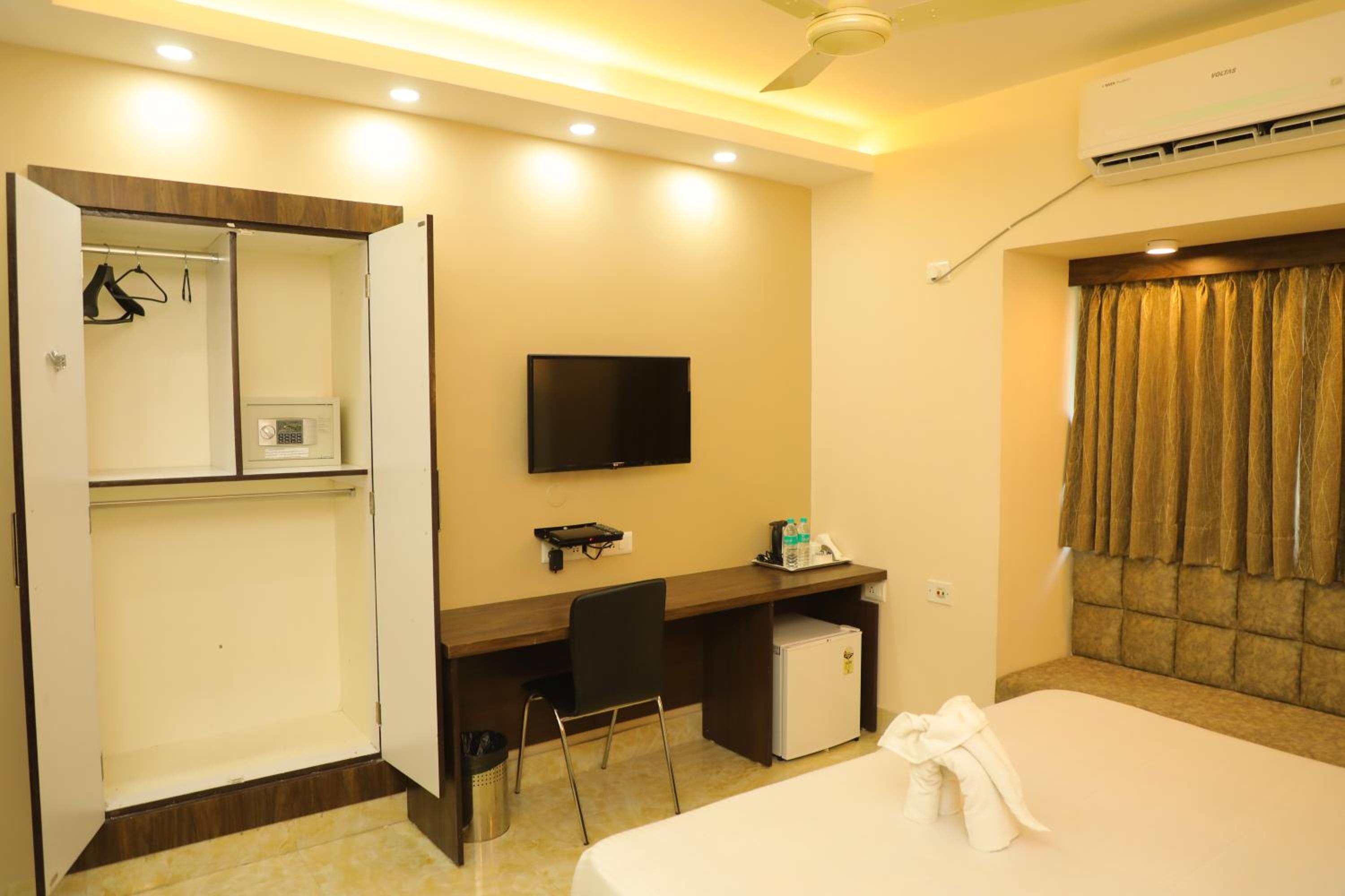 Deluxe Room - Photo 3