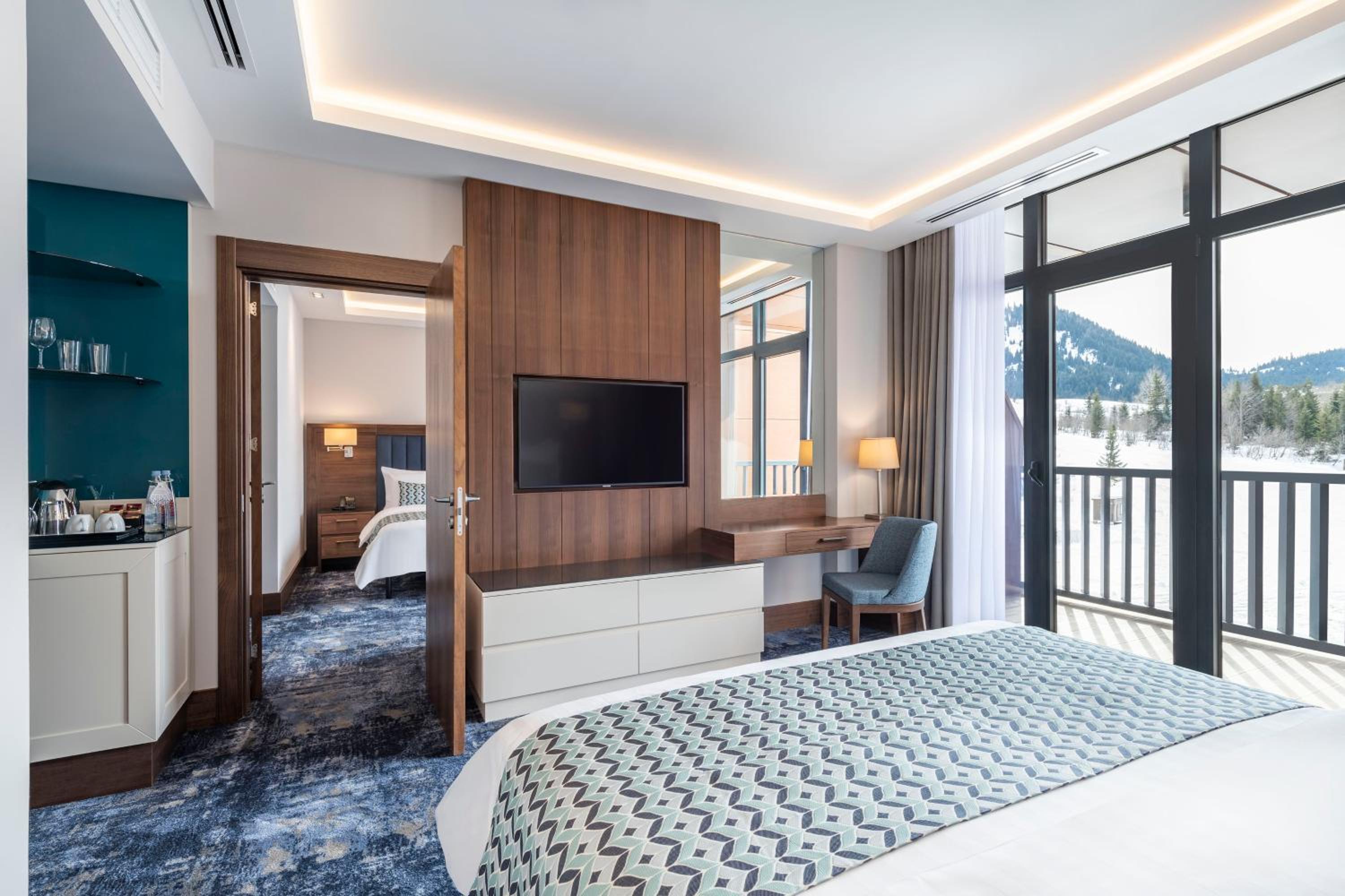 Executive Suite - Photo 2