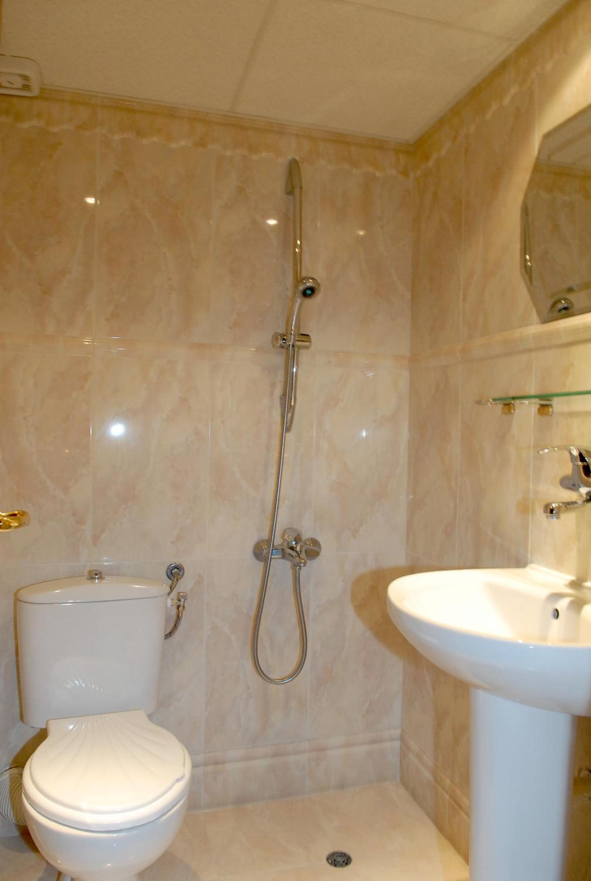Double or Twin Room - Photo 9
