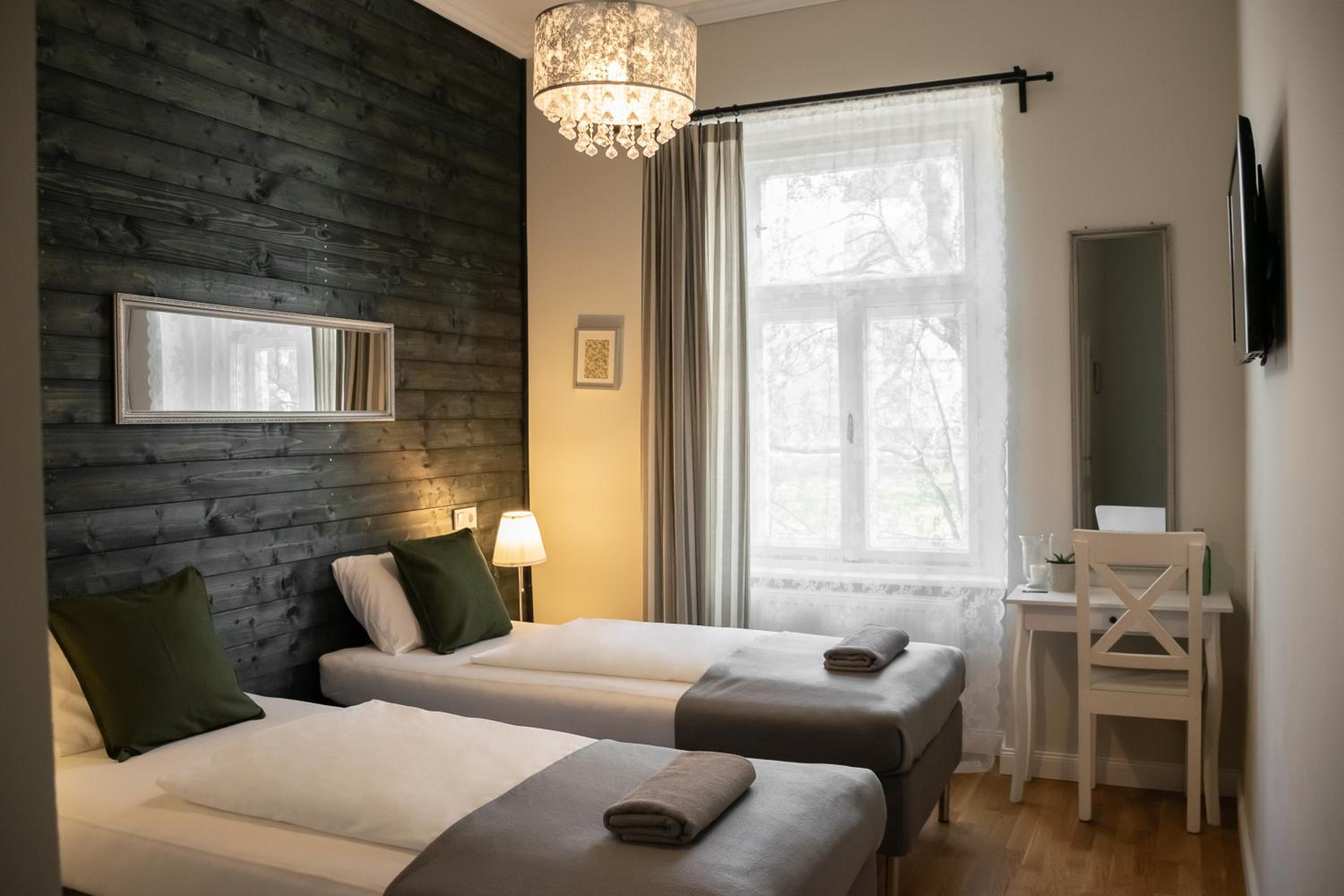 Deluxe Twin Room - Photo 1