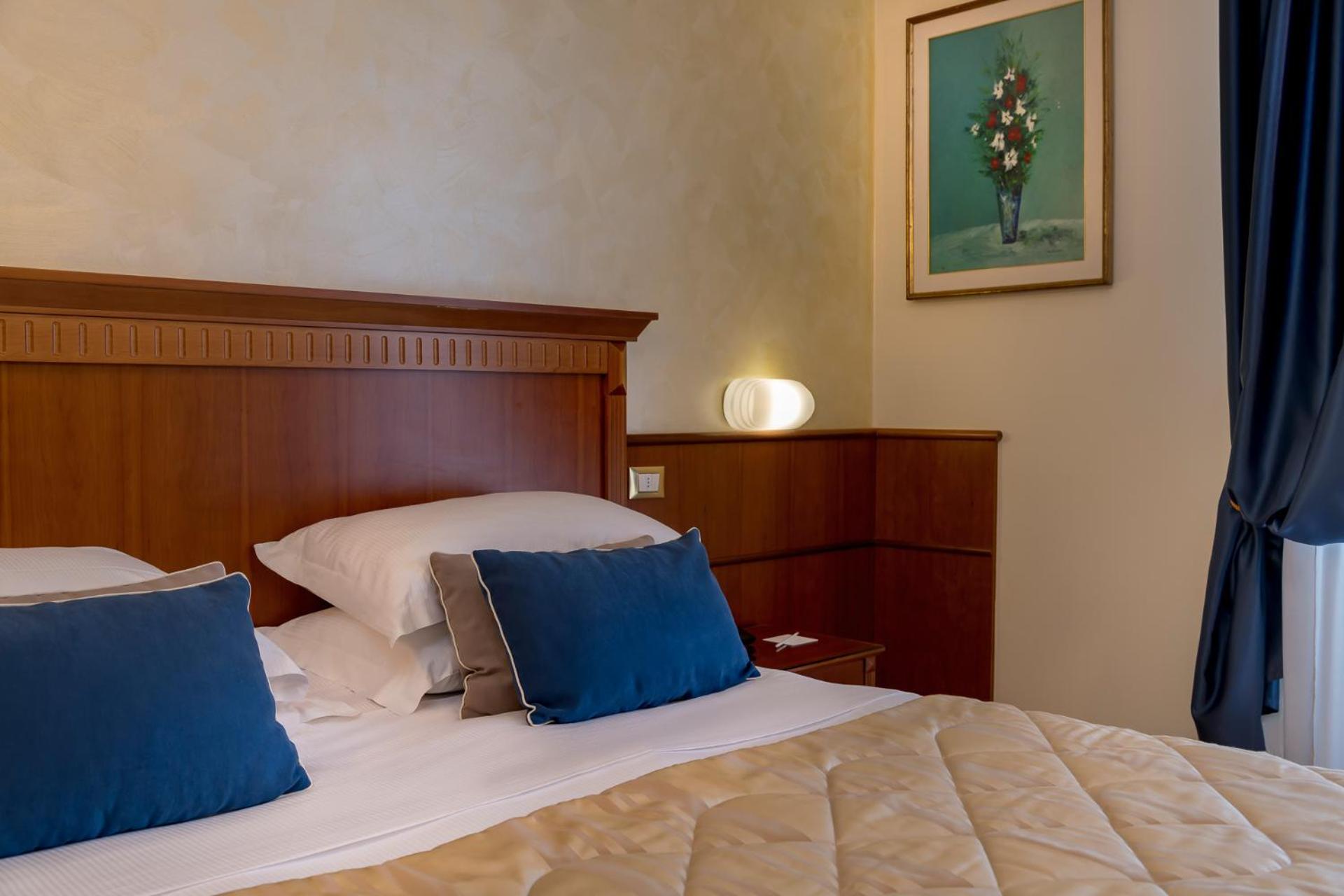 Quadruple Room with Lateral Sea View - Photo 1