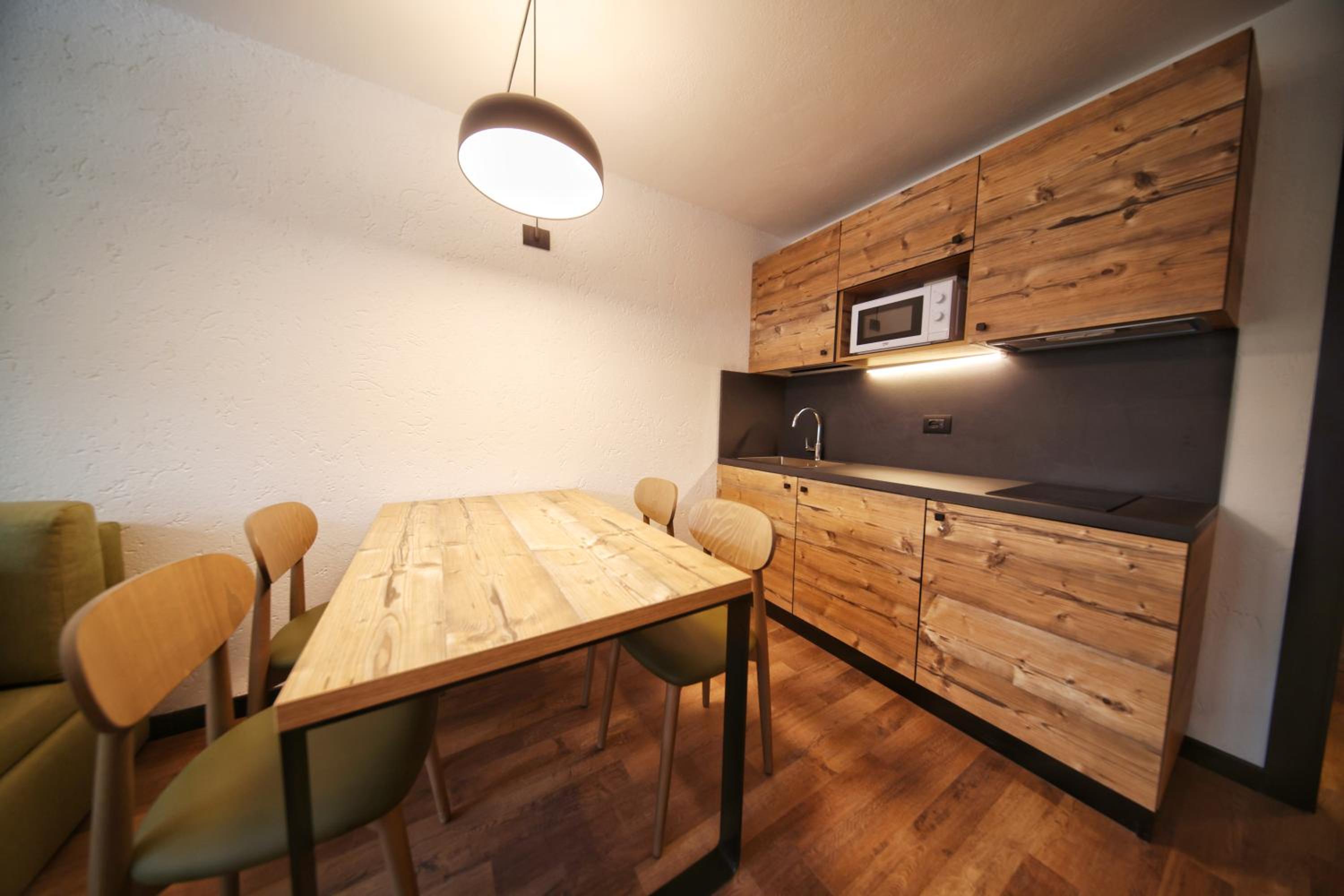 Superior One-Bedroom Apartment - Photo 2