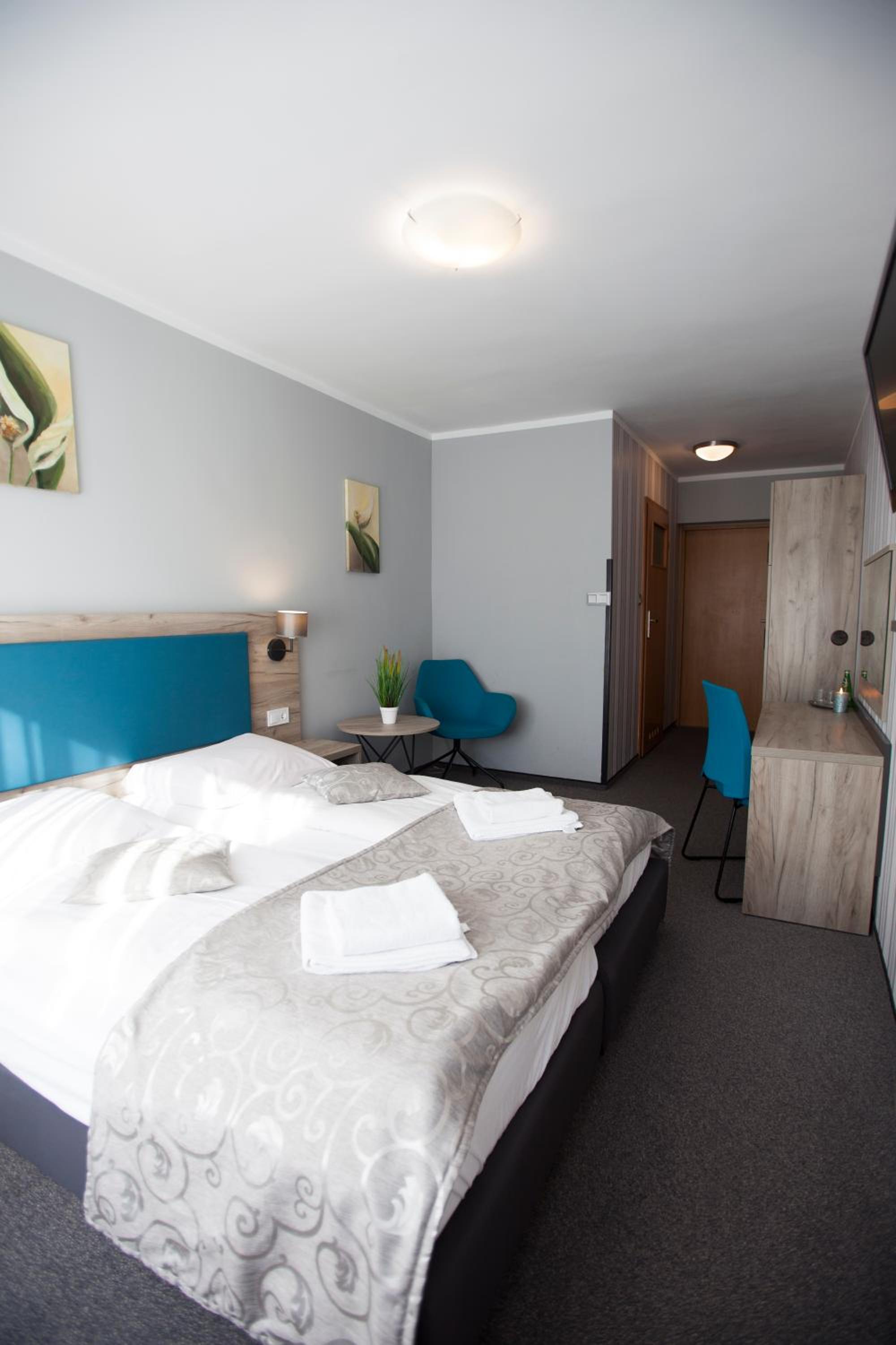 Double or Twin Room - Photo 5
