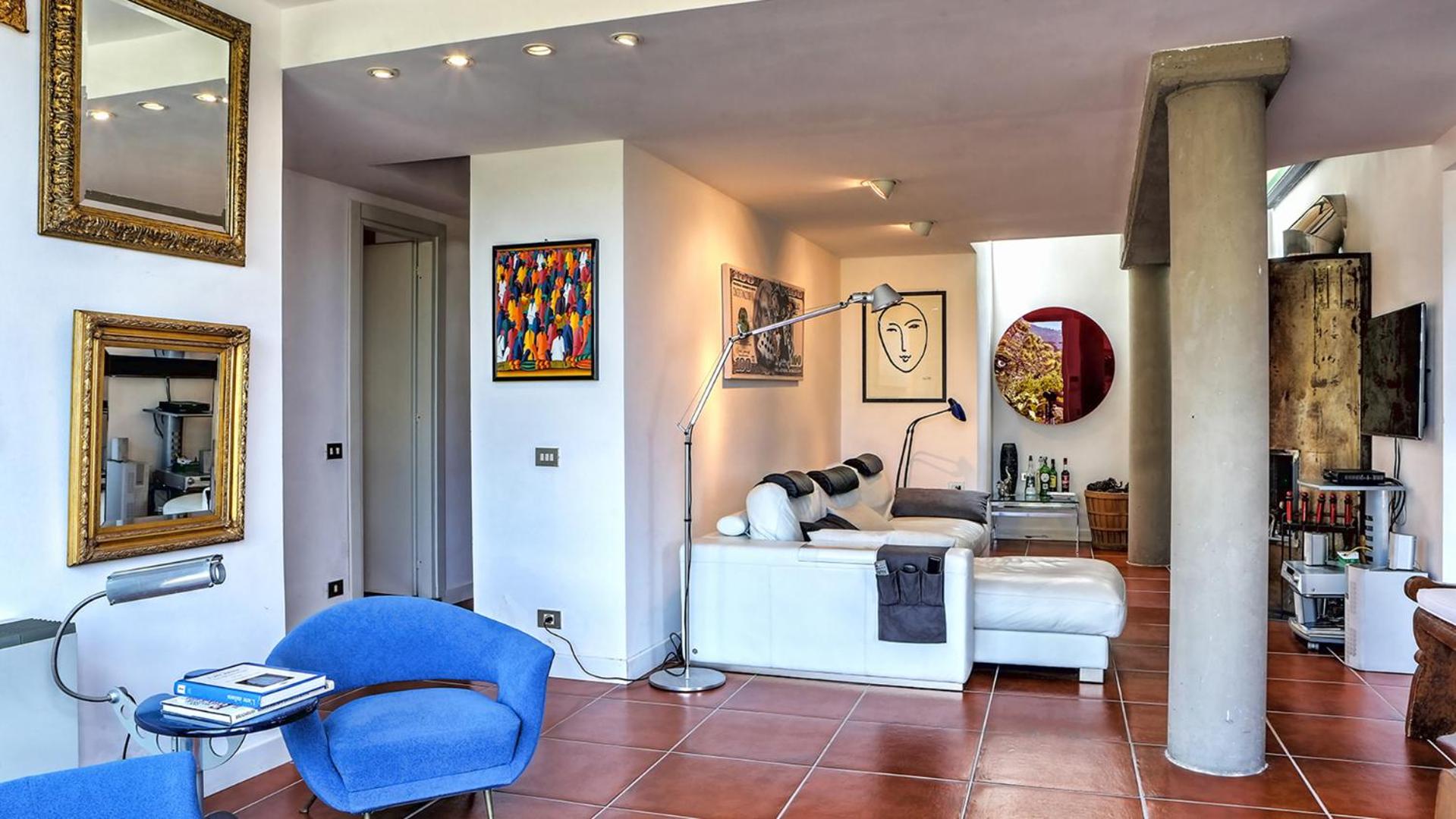 Five-Bedroom Villa photo 3