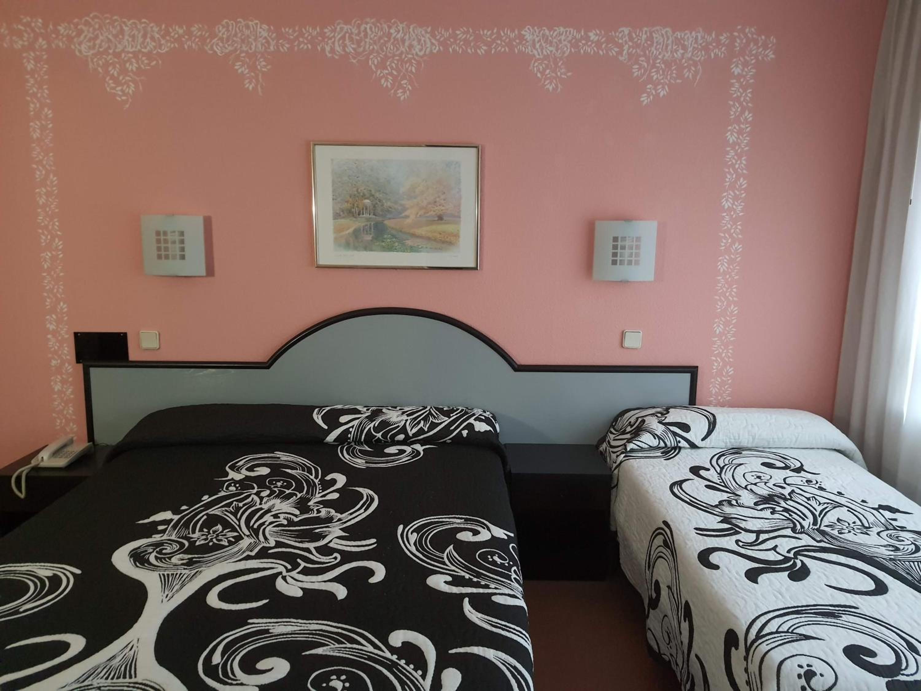 Double Room - Photo 6
