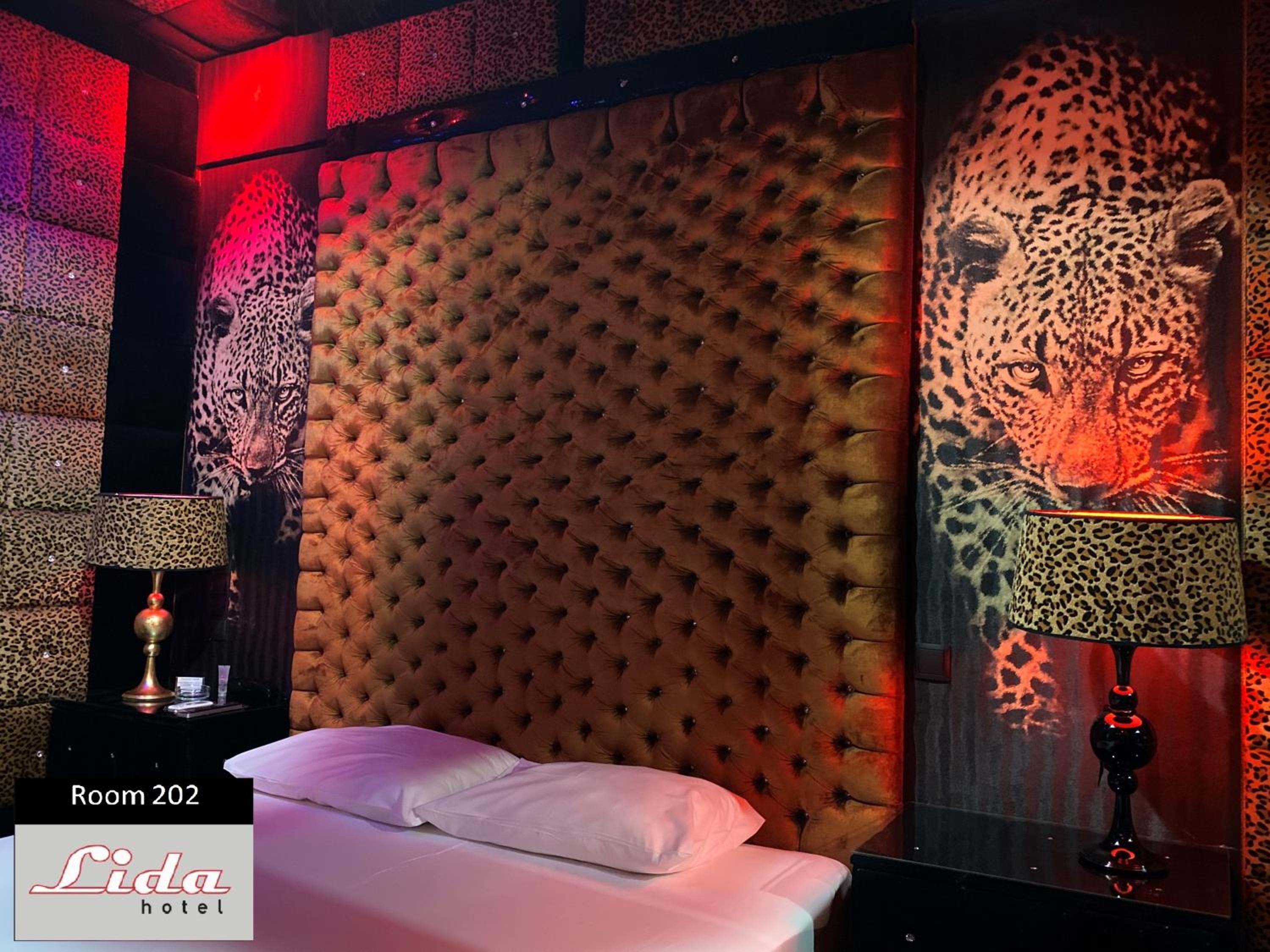 Deluxe Double Room with Shower photo 2