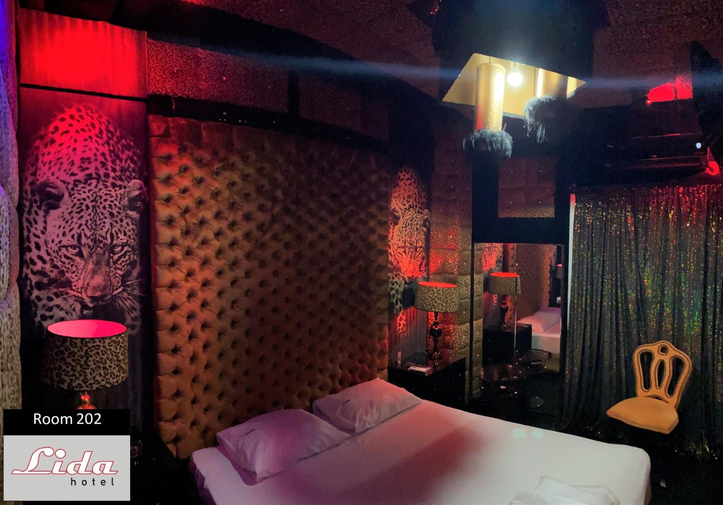 Deluxe Double Room with Shower photo 3