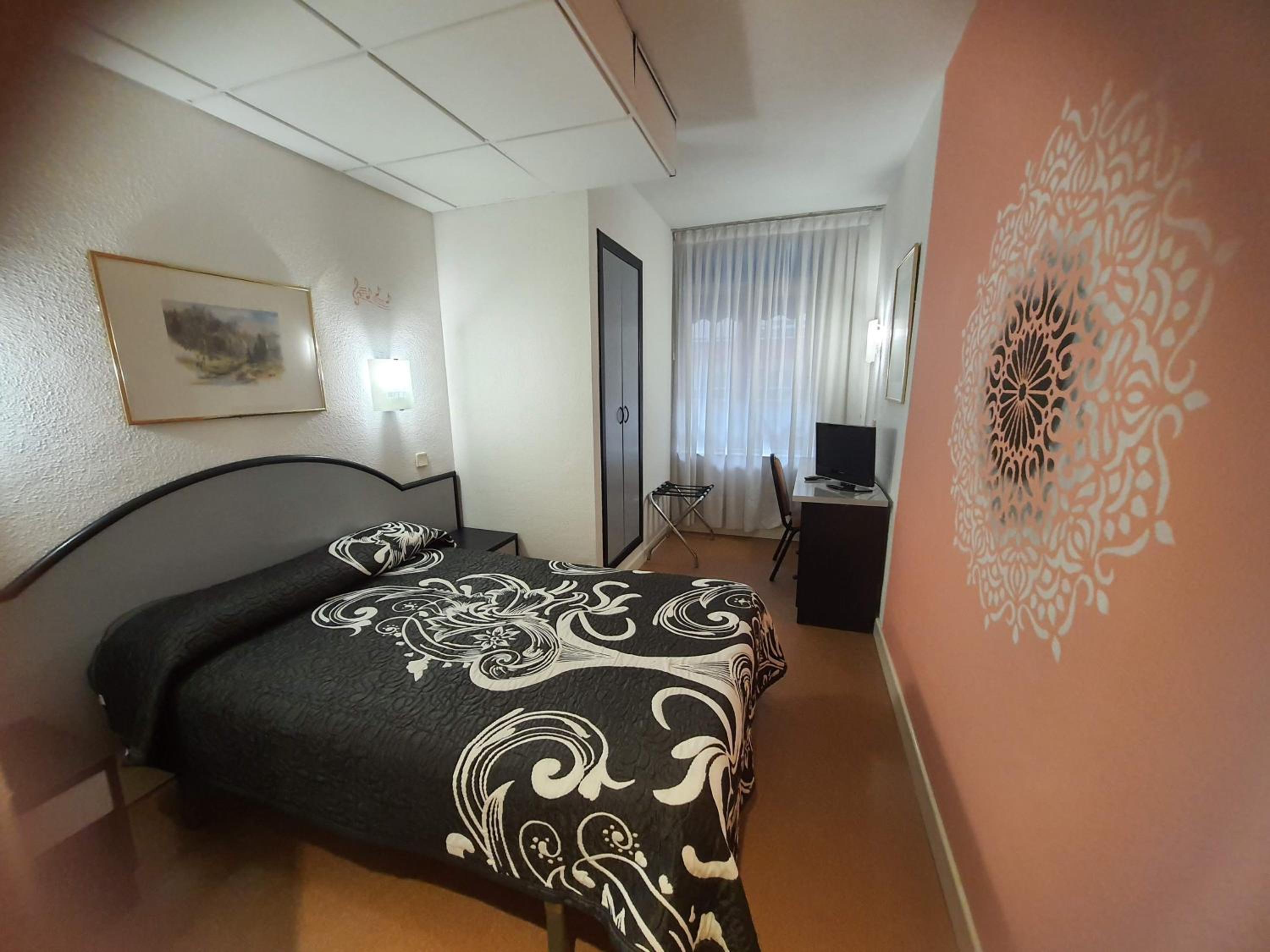 Double Room - Photo 2