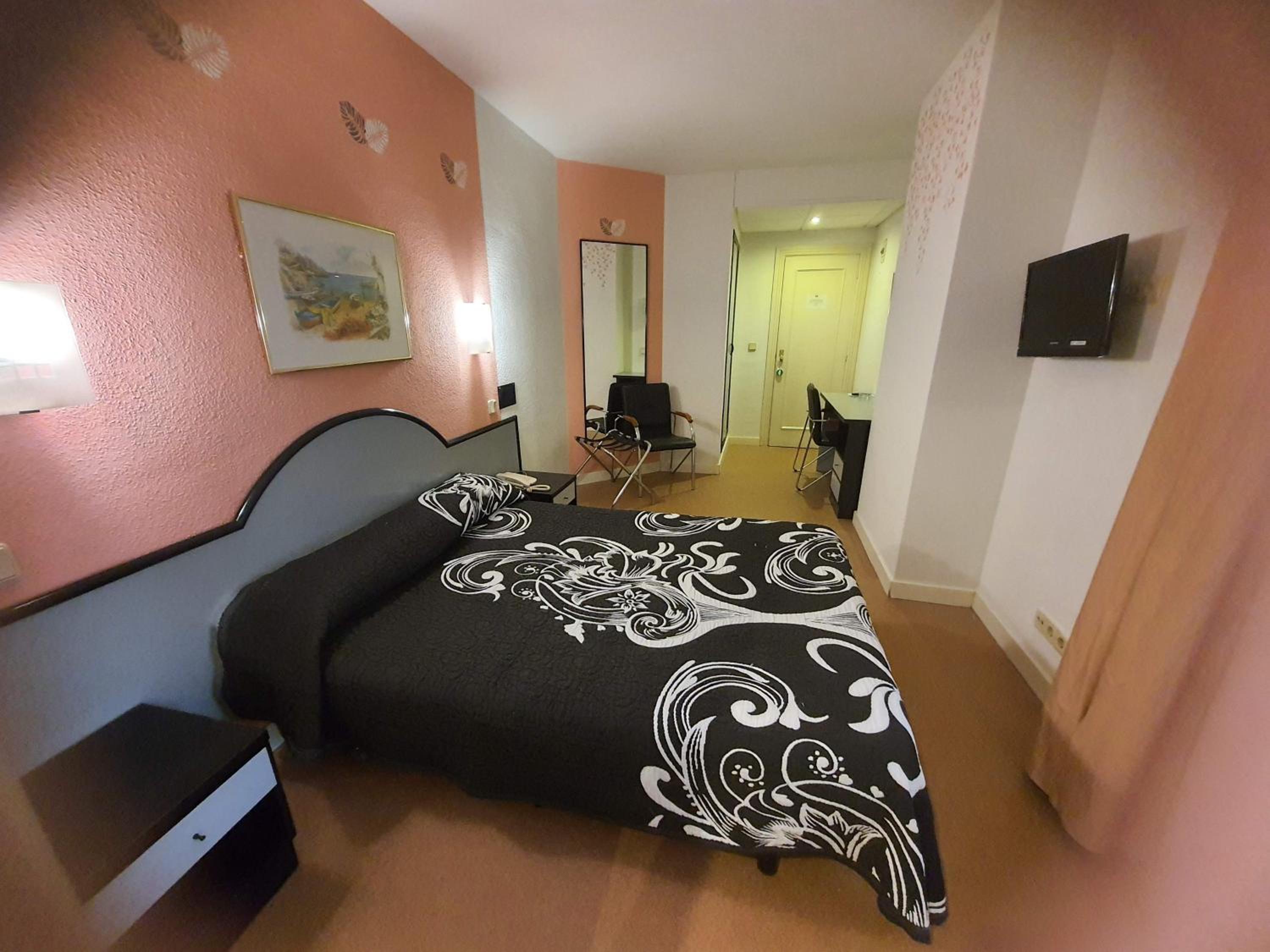 Double Room - Photo 3