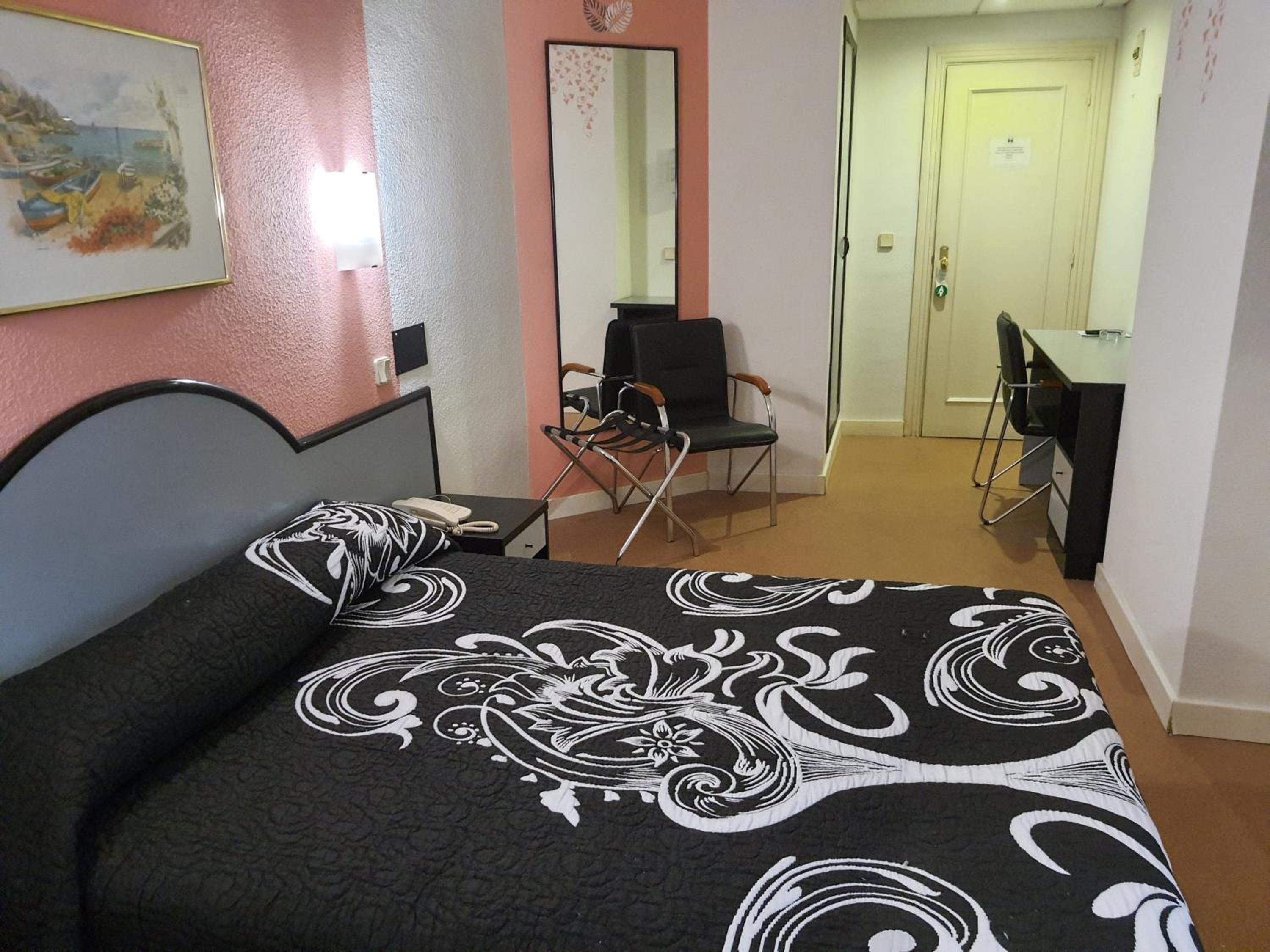 Double Room - Photo 4