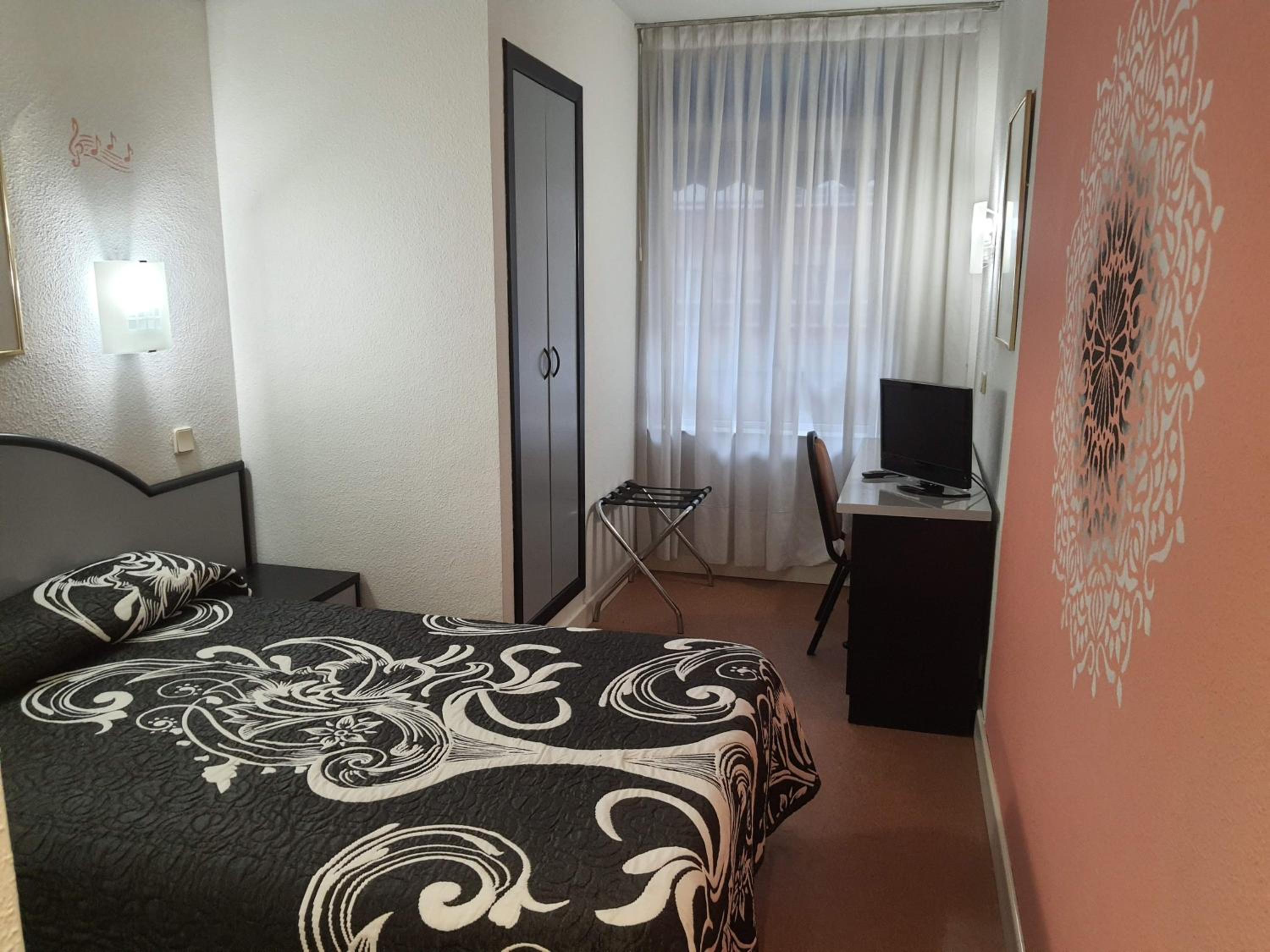 Double Room - Photo 5