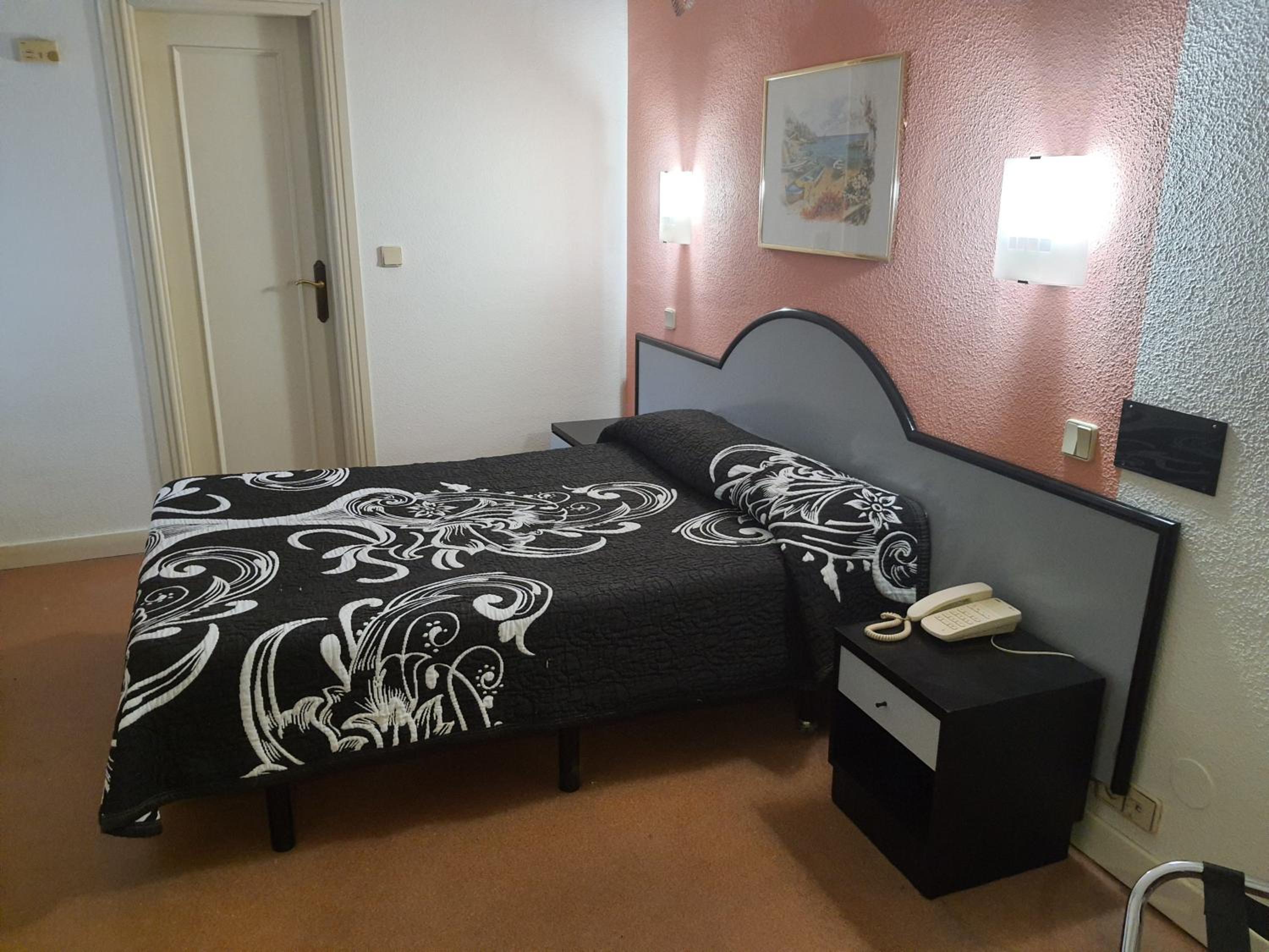 Double Room - Photo 13