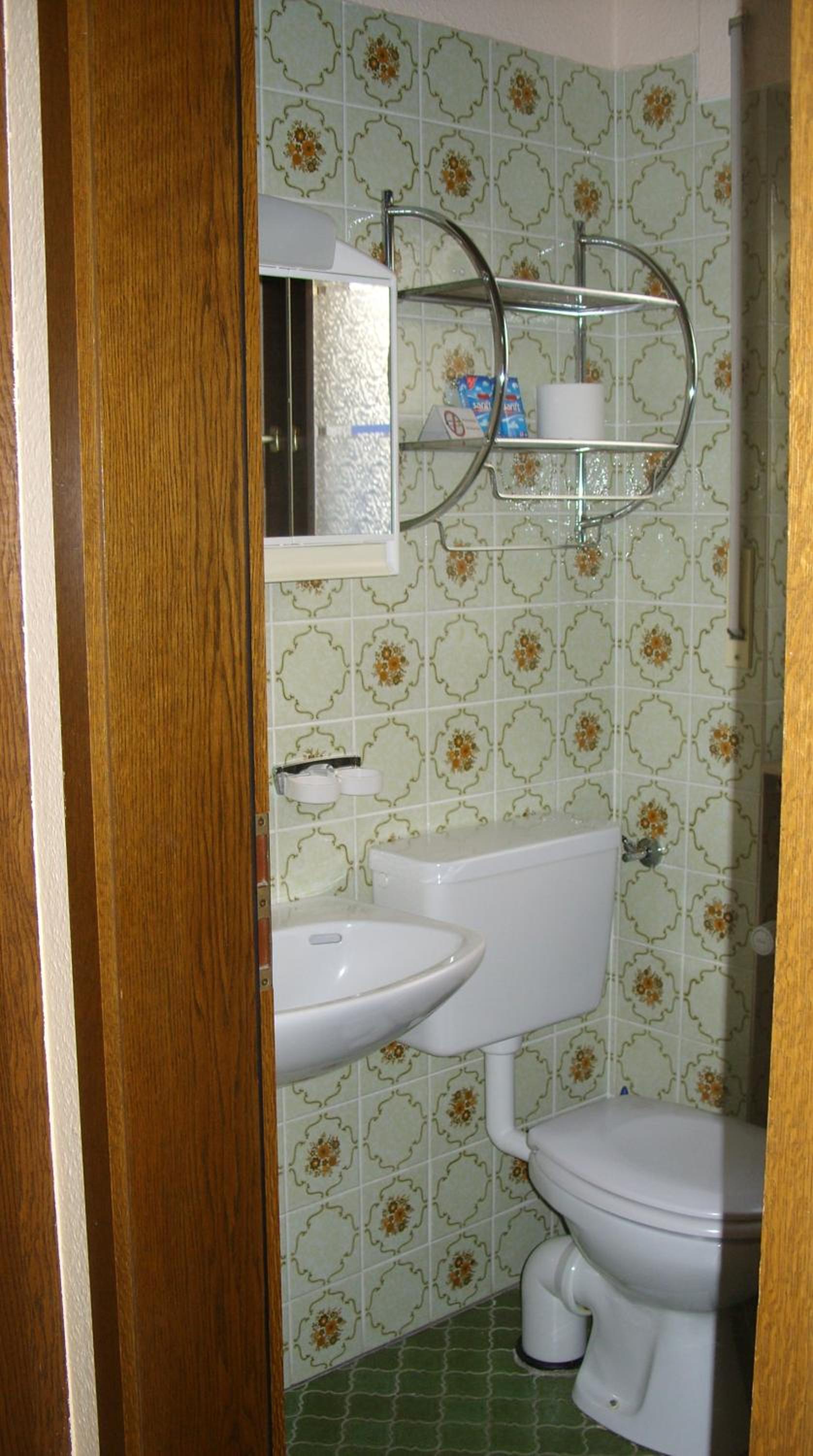 Economy Twin Room - Photo 3