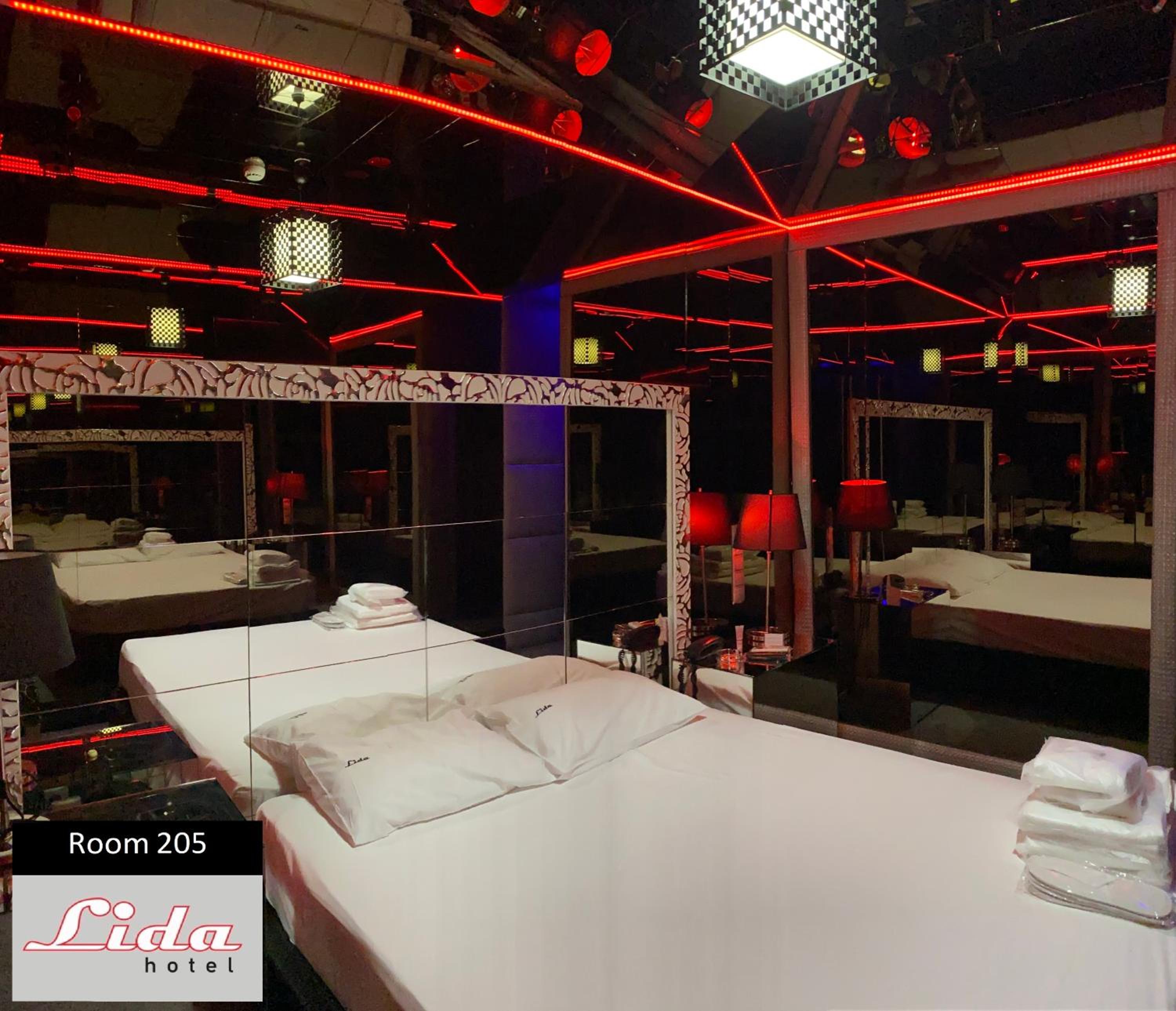 Deluxe Double Room with Shower