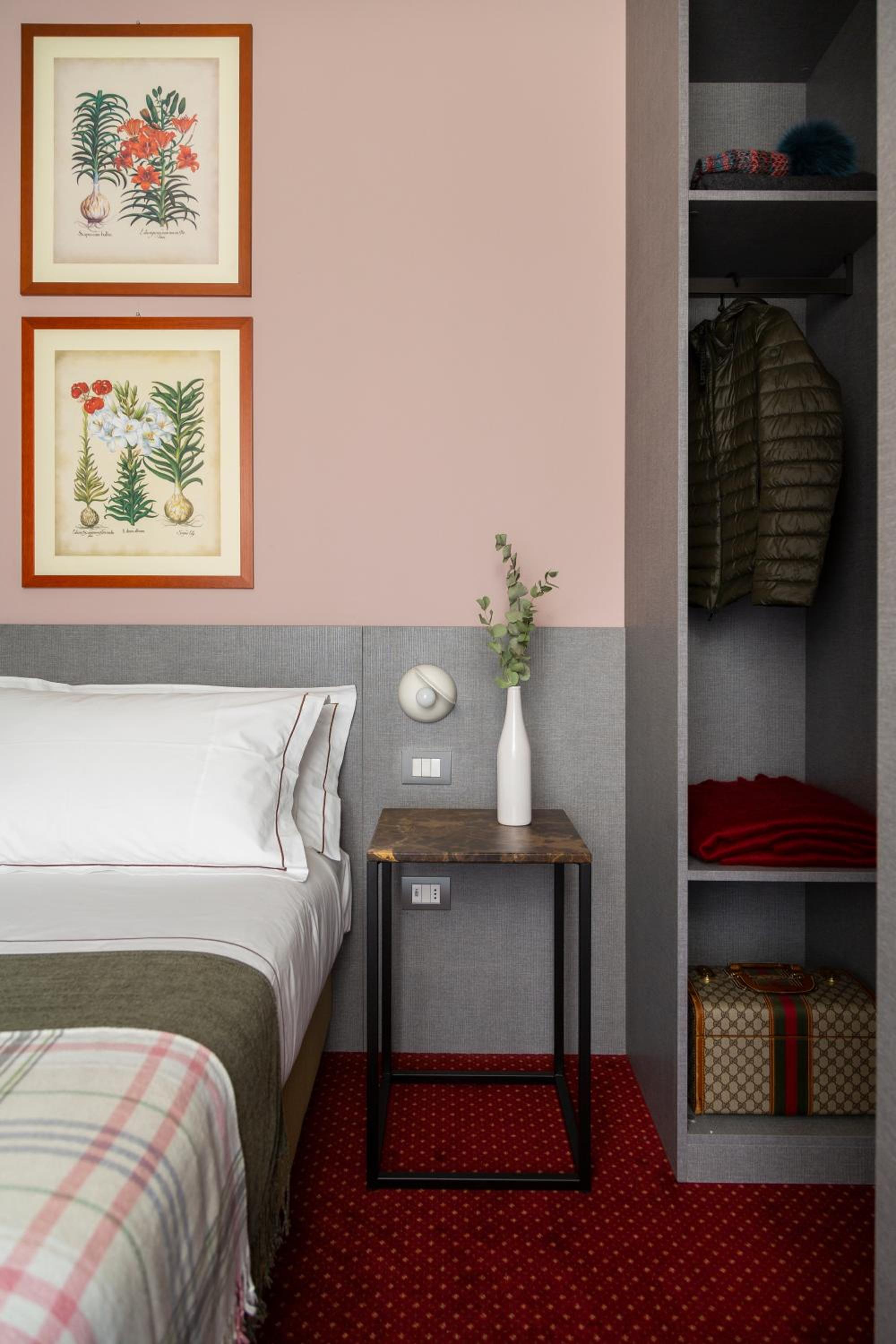 Standard Double or Twin Room - Photo 8