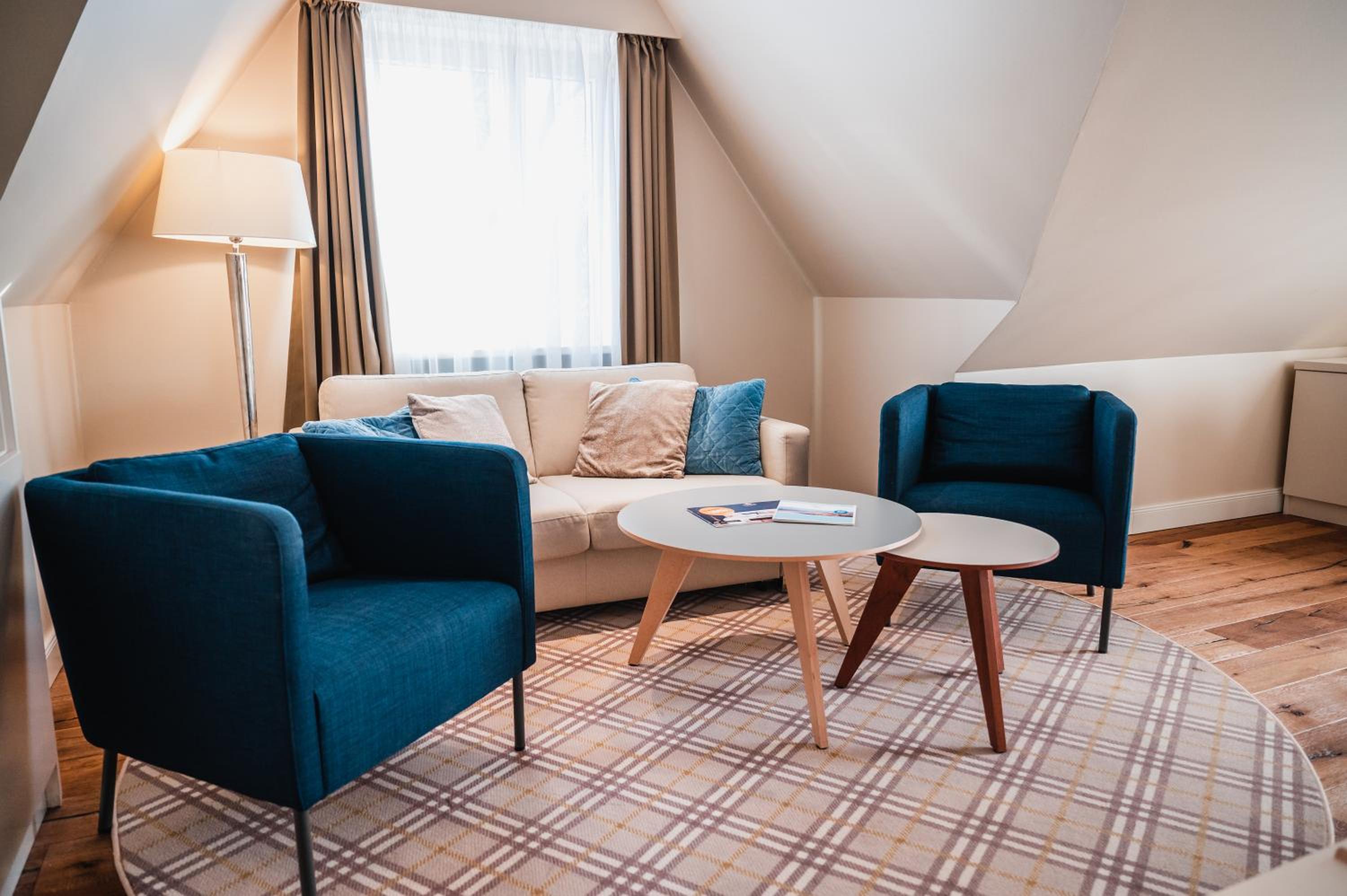 Suite residential example photo 2