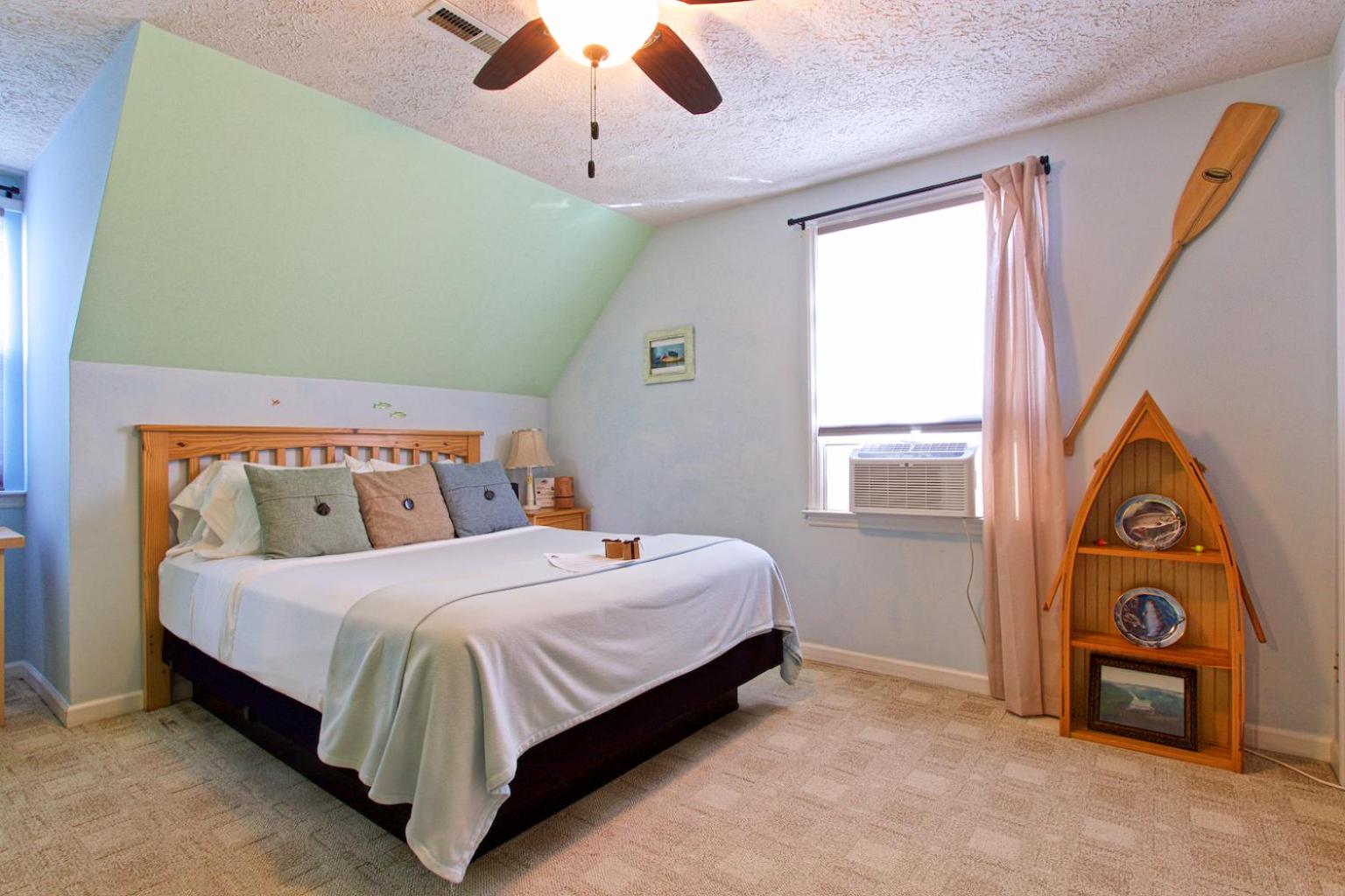 Queen Room photo 1