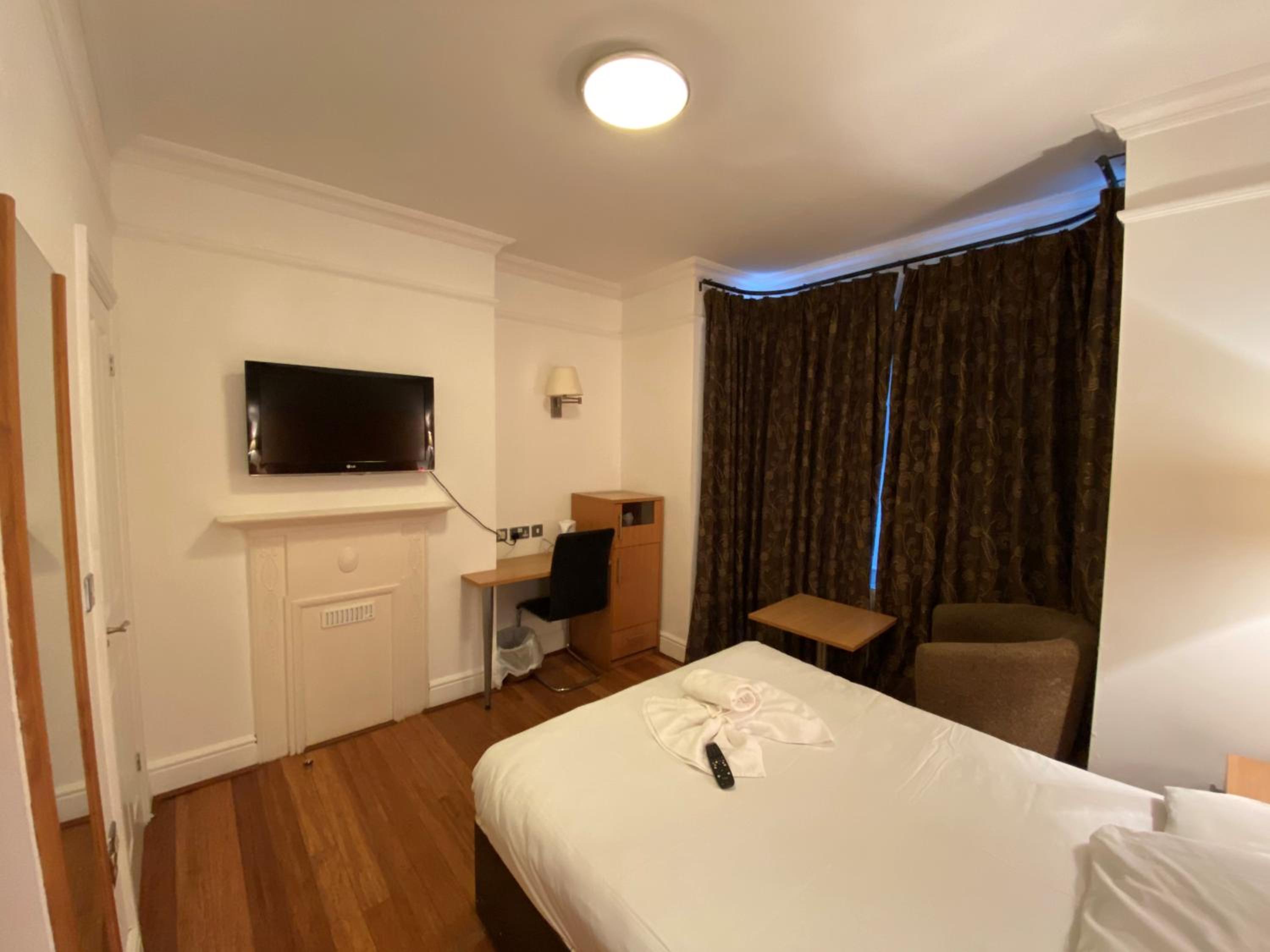 Double Room - Photo 7