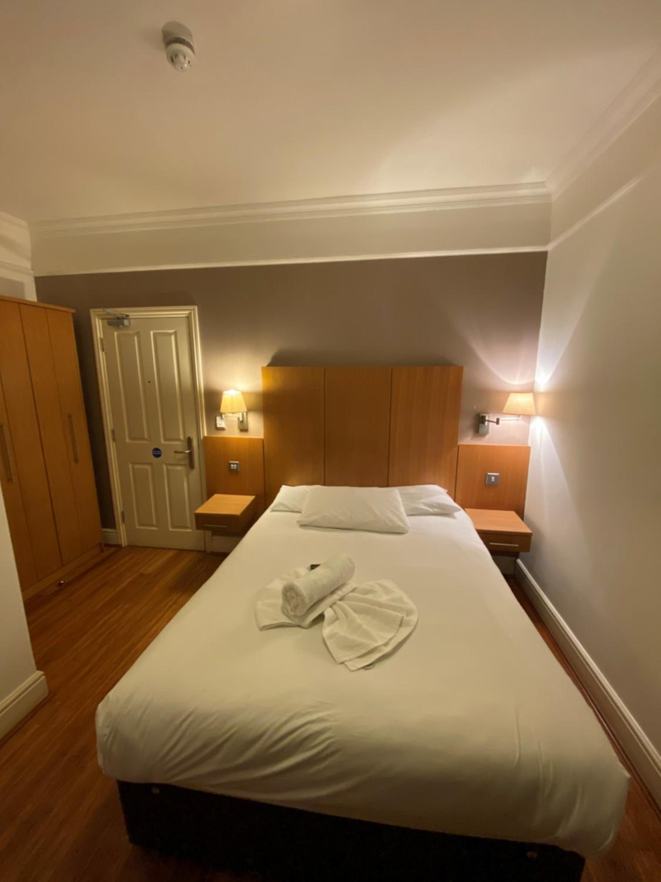 Double Room - Photo 9