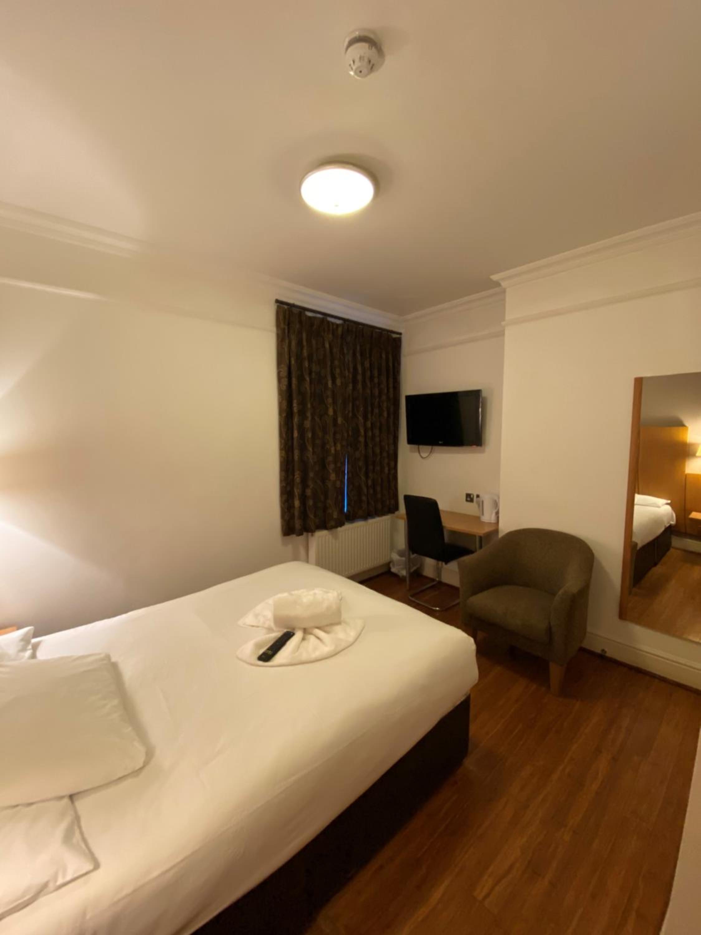 Double Room - Photo 10