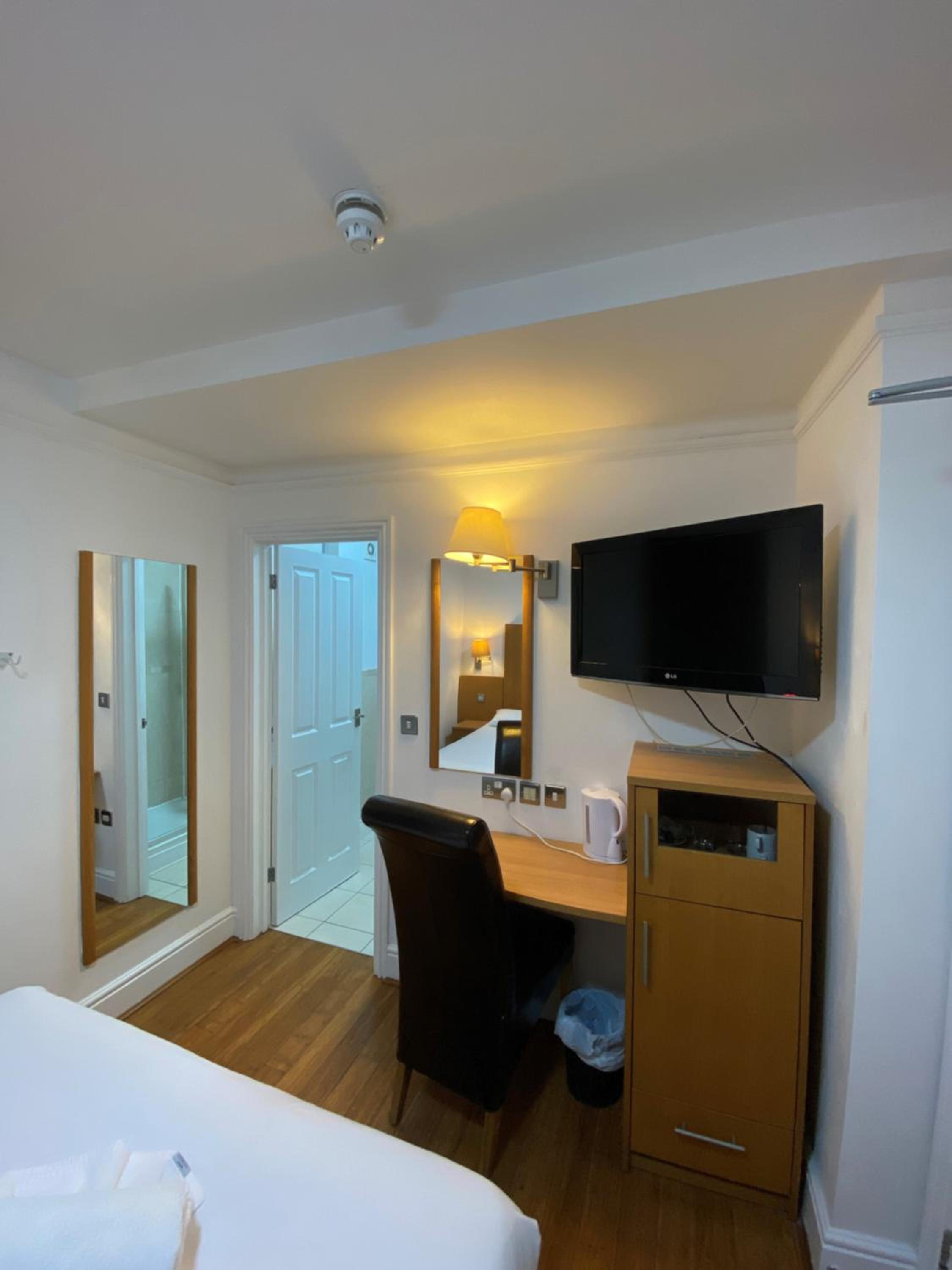 Double Room - Photo 4