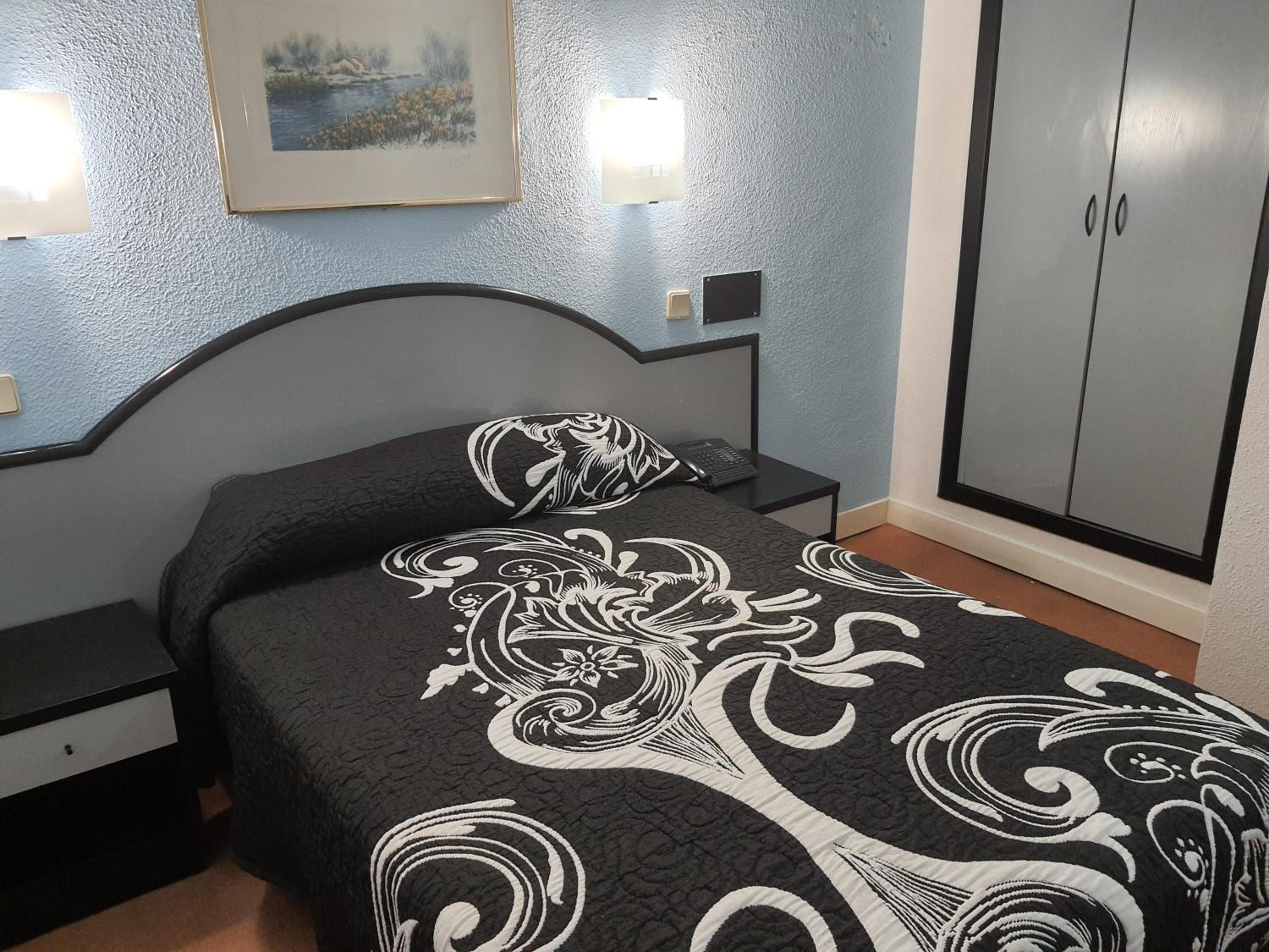 Economy Double Room - Photo 6