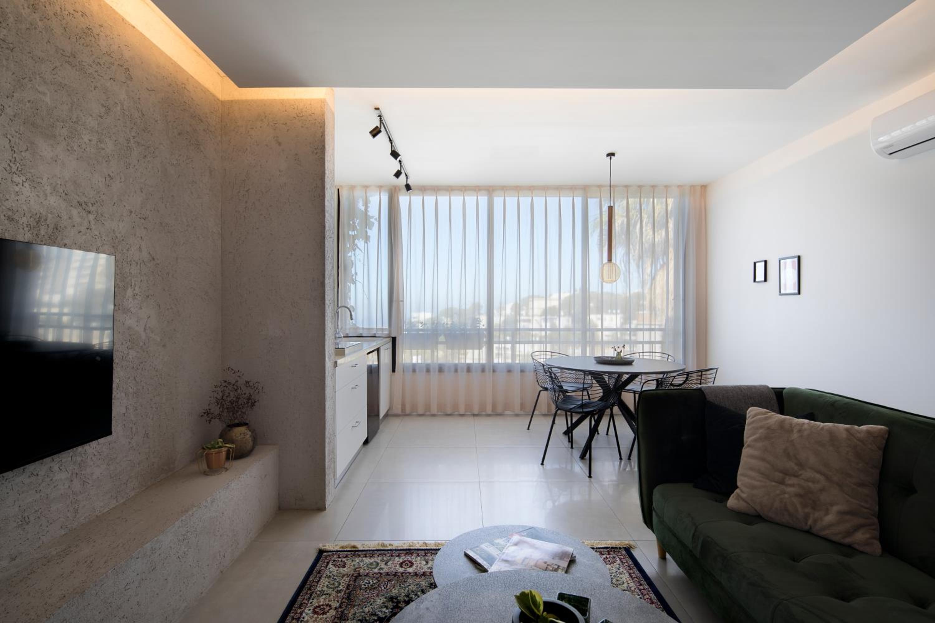 Deluxe Suite with Sea View - Photo 4