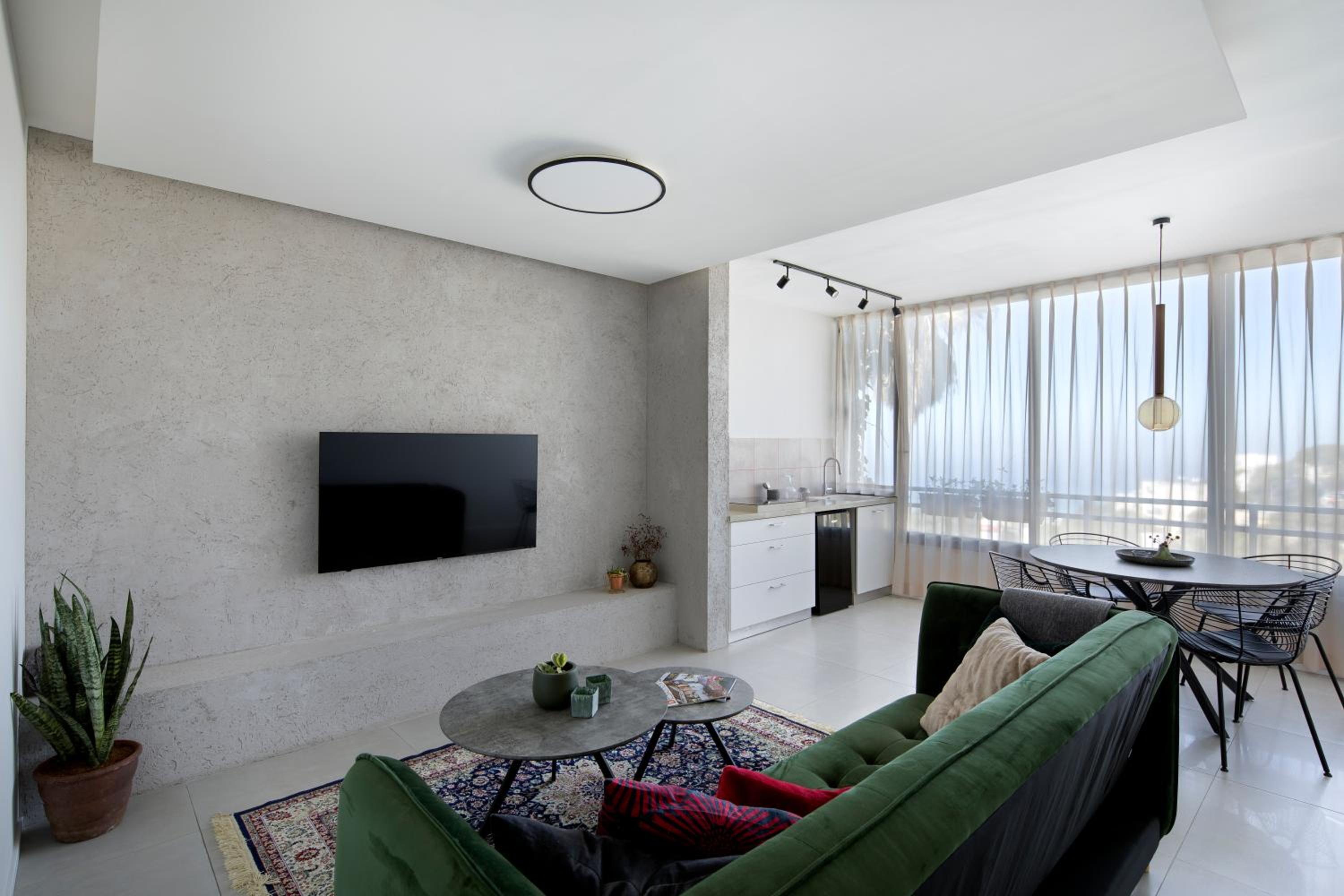 Deluxe Suite with Sea View - Photo 6