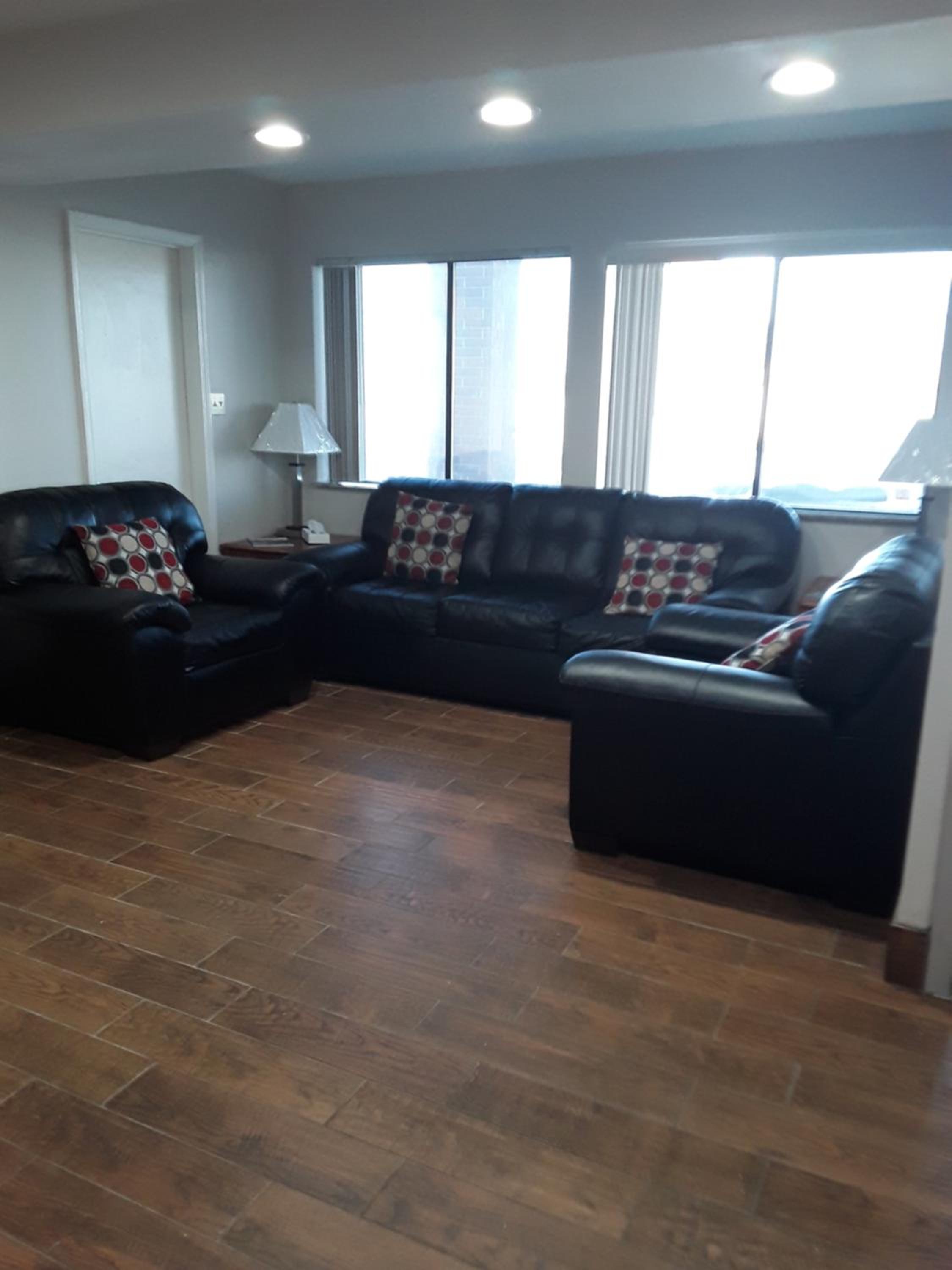 King Room - Non-Smoking - Photo 1