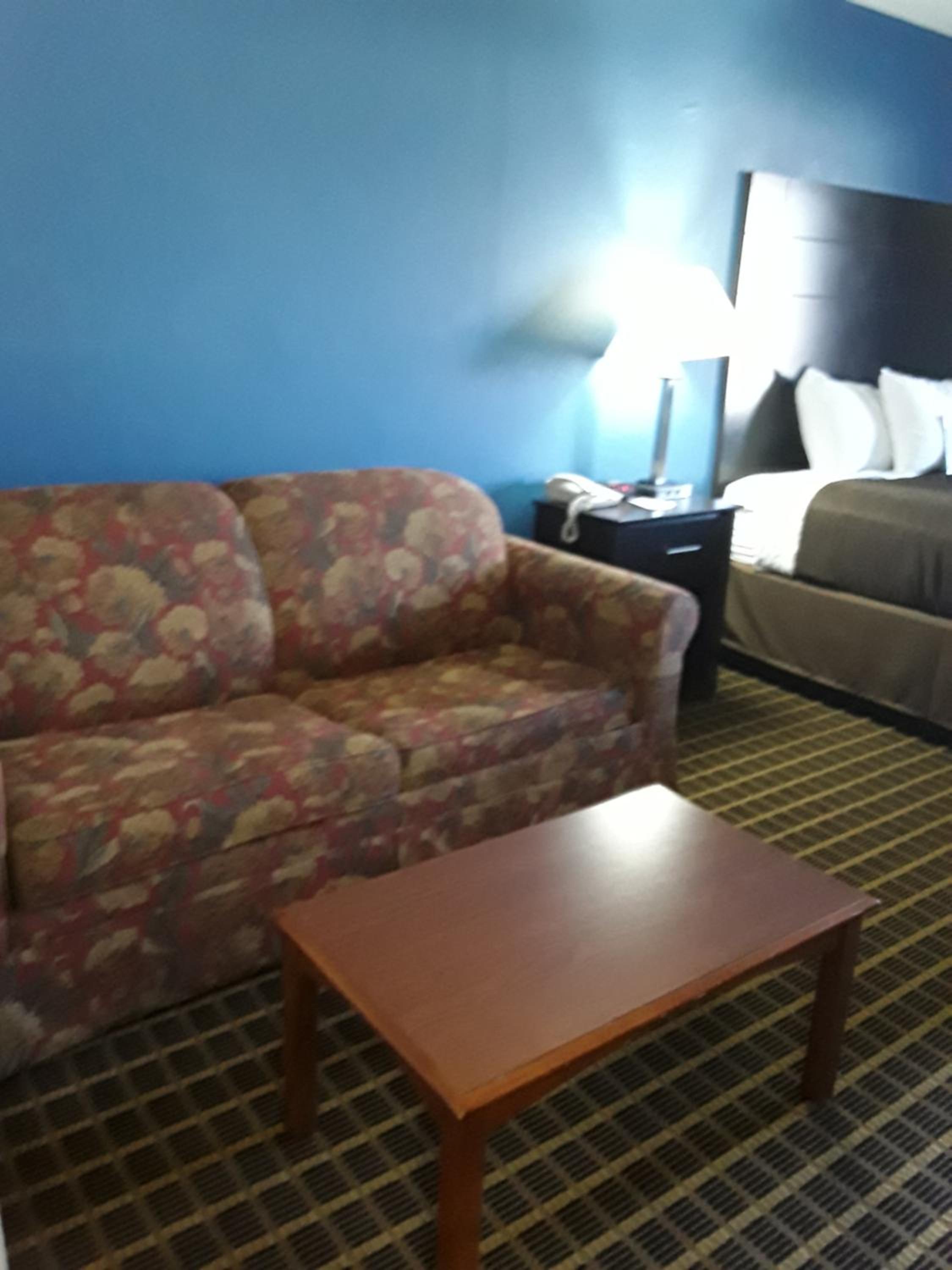 King Room - Non-Smoking - Photo 2