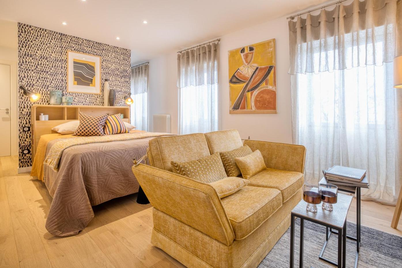 Suite - Photo 1