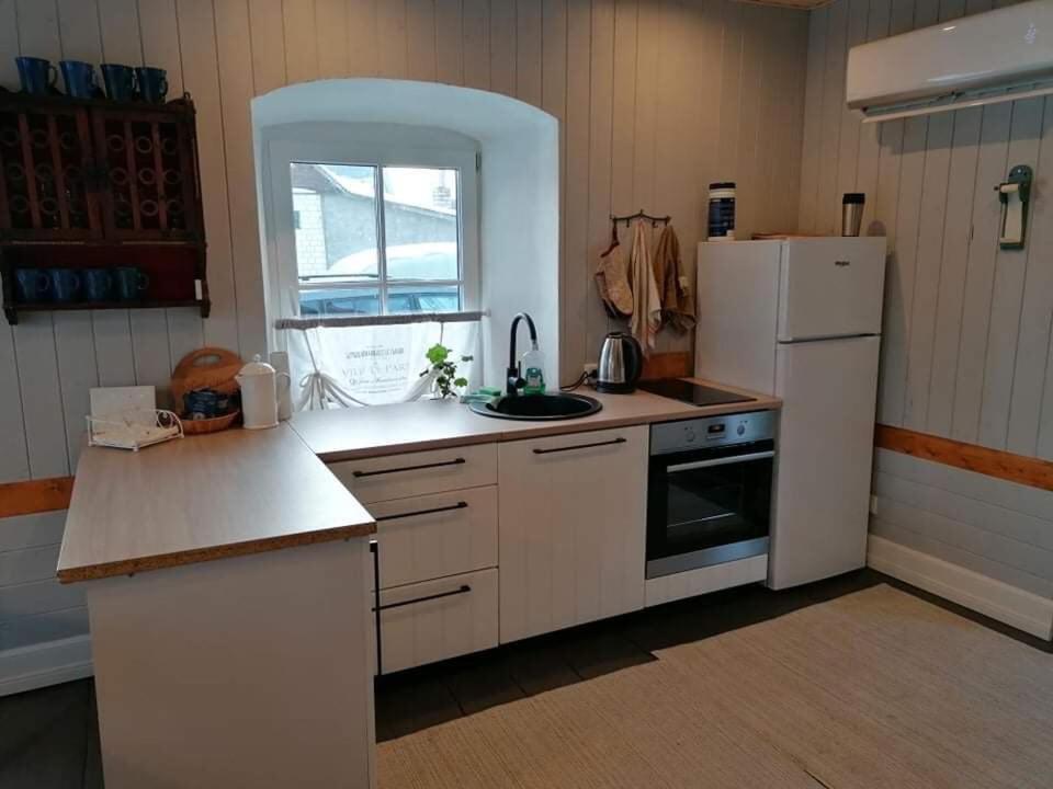 Three-Bedroom House - Photo 8