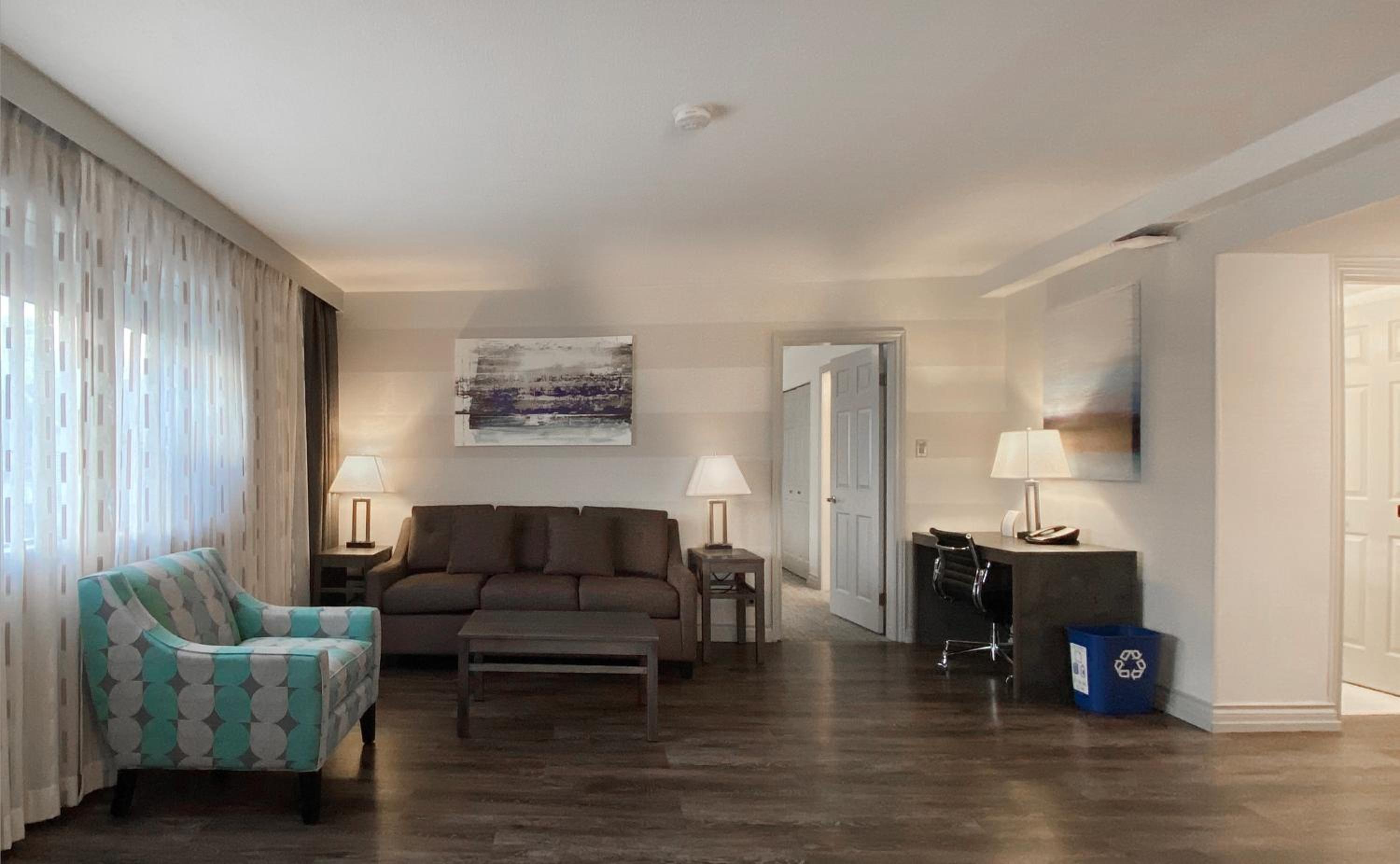 Large King Suite with Kitchenette, Electric fireplace and Balcony- Non-Smoking - Photo 4